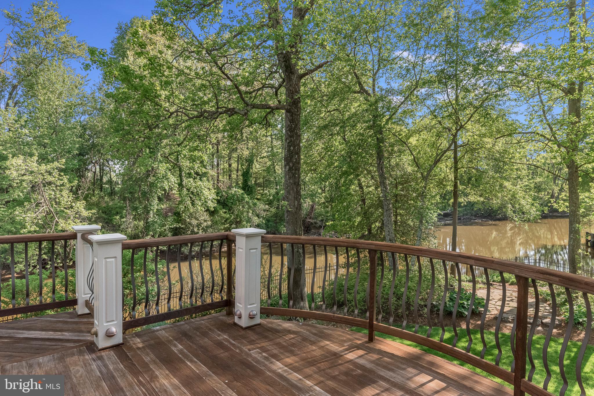 WHITEHALL MANOR - Residential