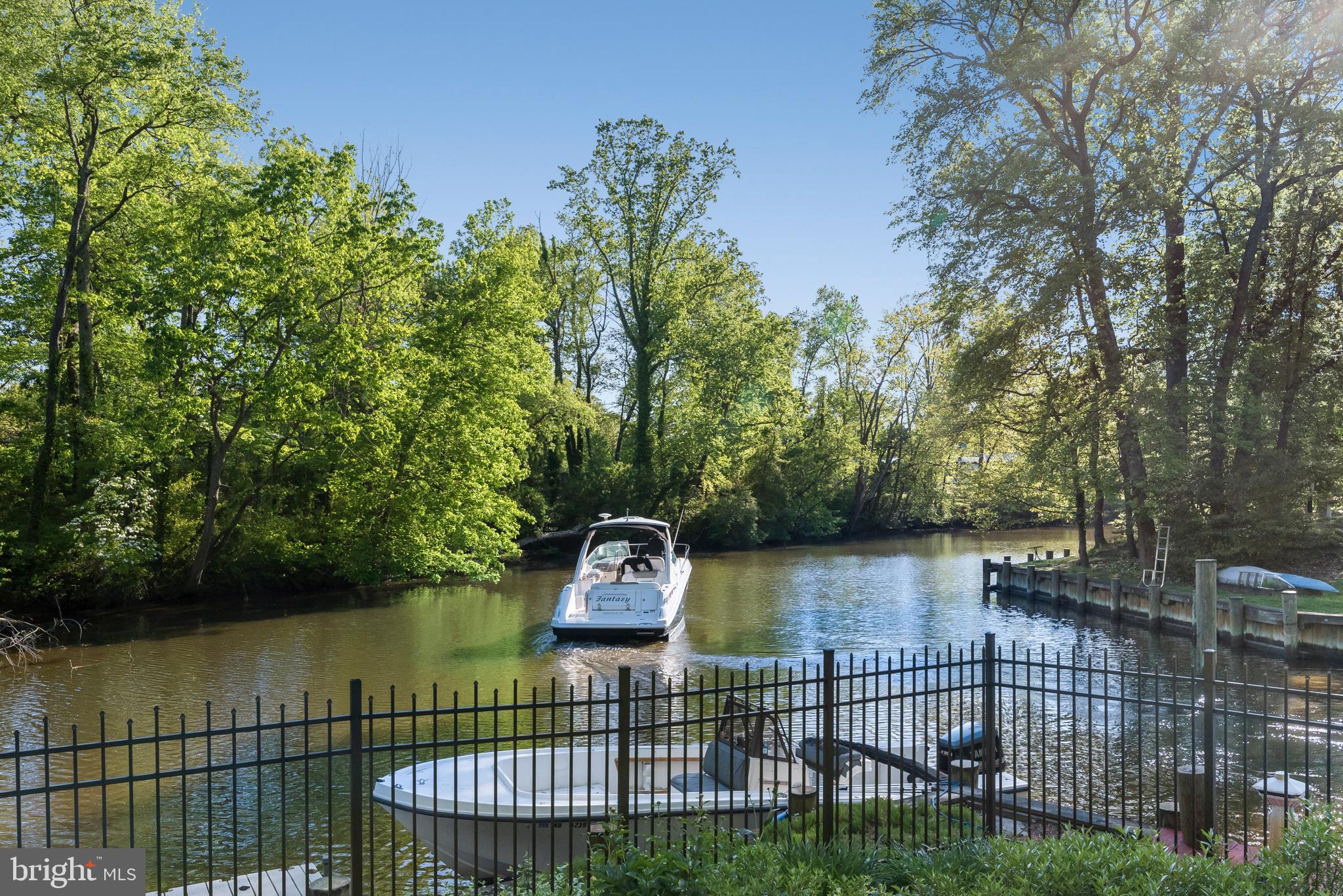 WHITEHALL MANOR - Residential