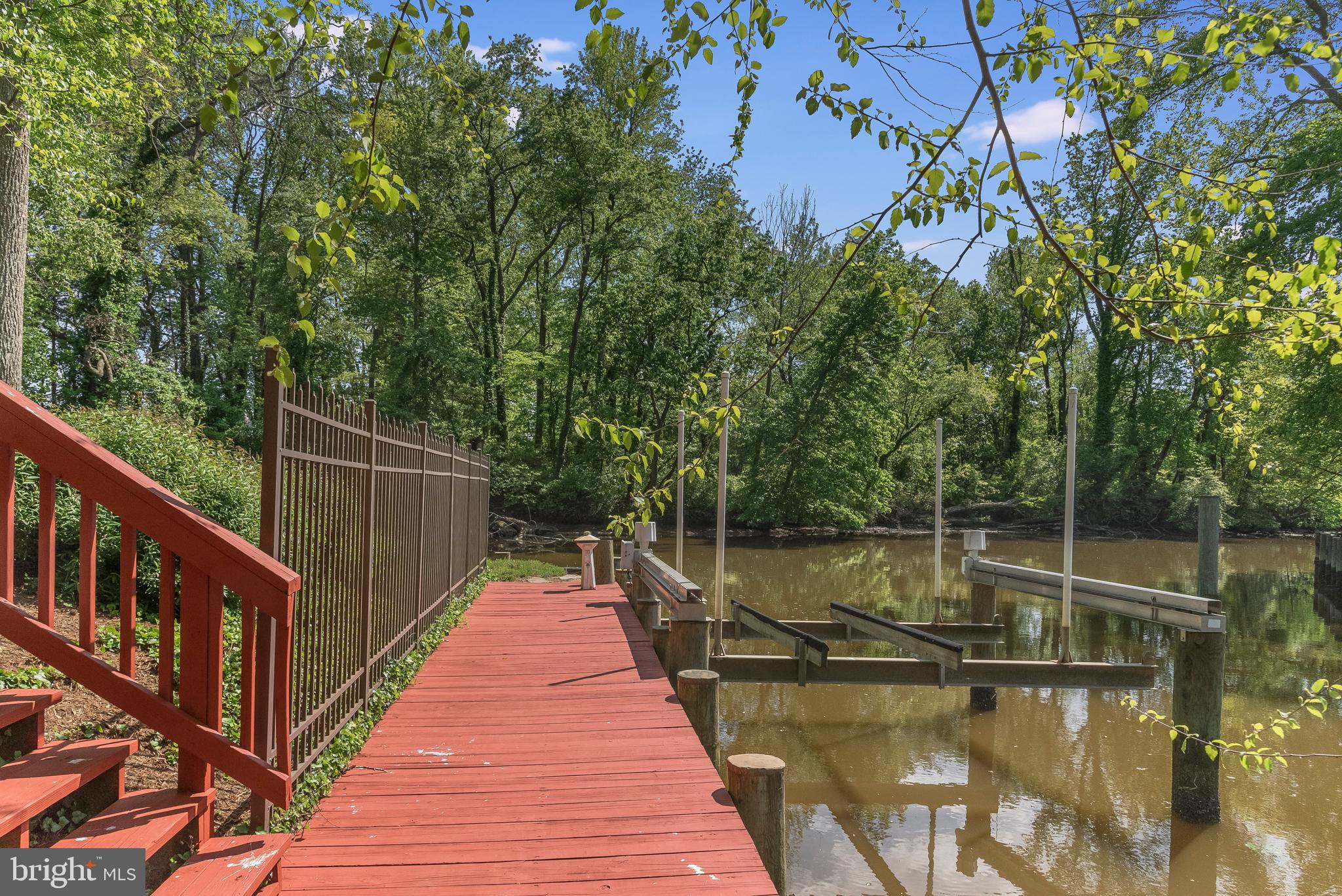 WHITEHALL MANOR - Residential