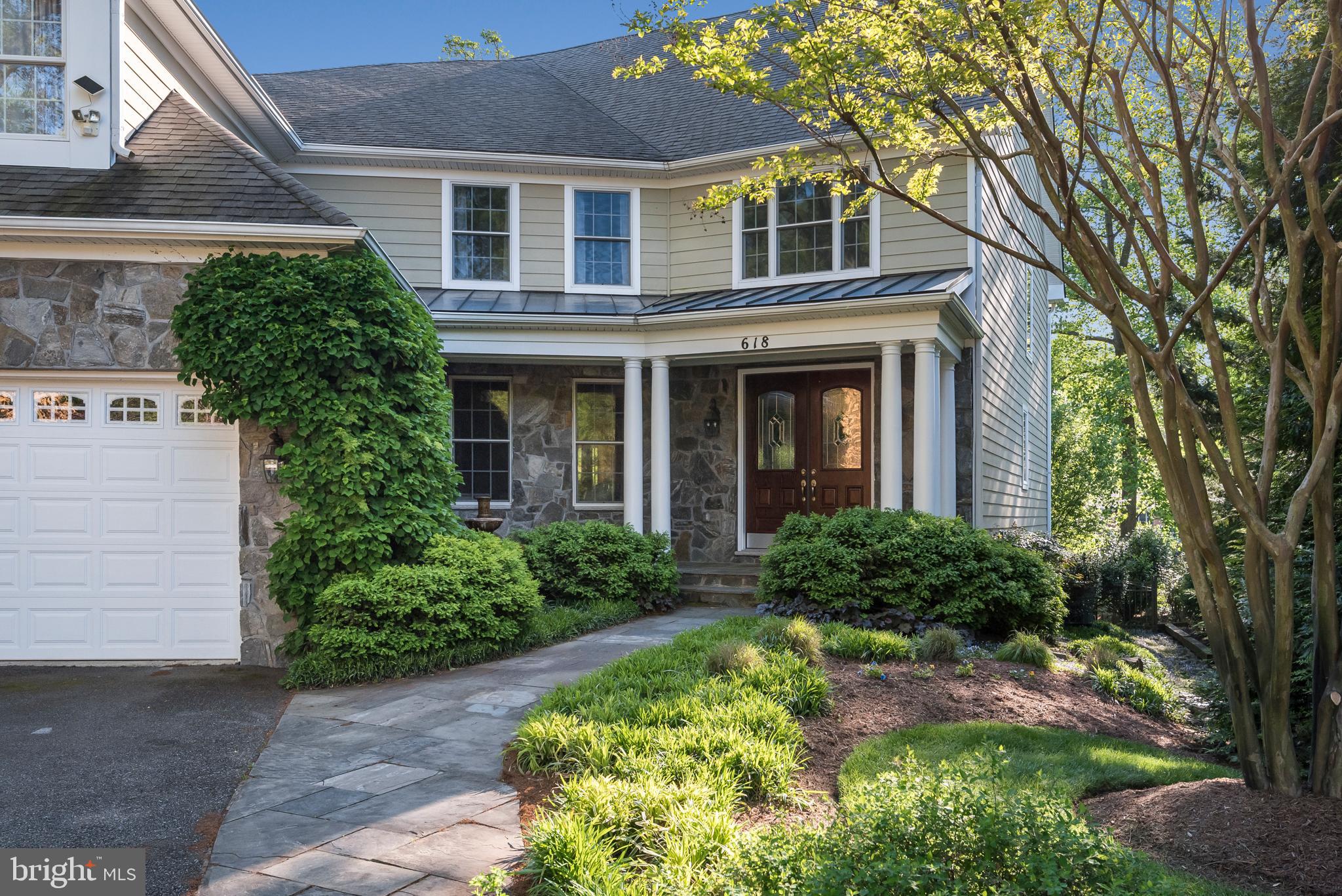 WHITEHALL MANOR - Residential