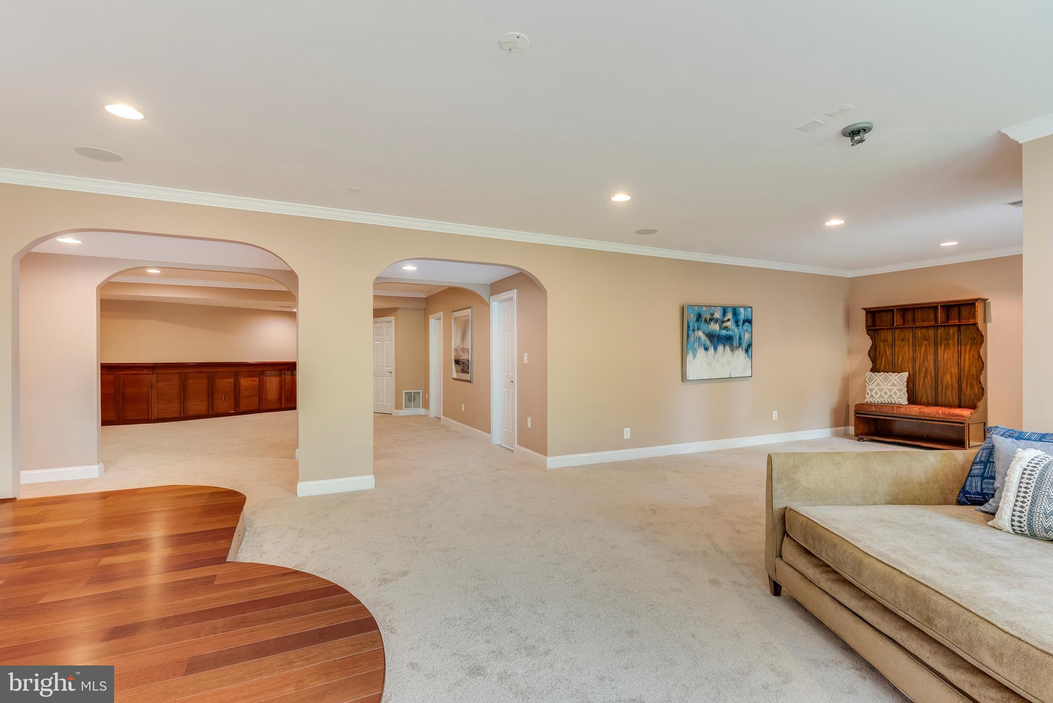 WHITEHALL MANOR - Residential