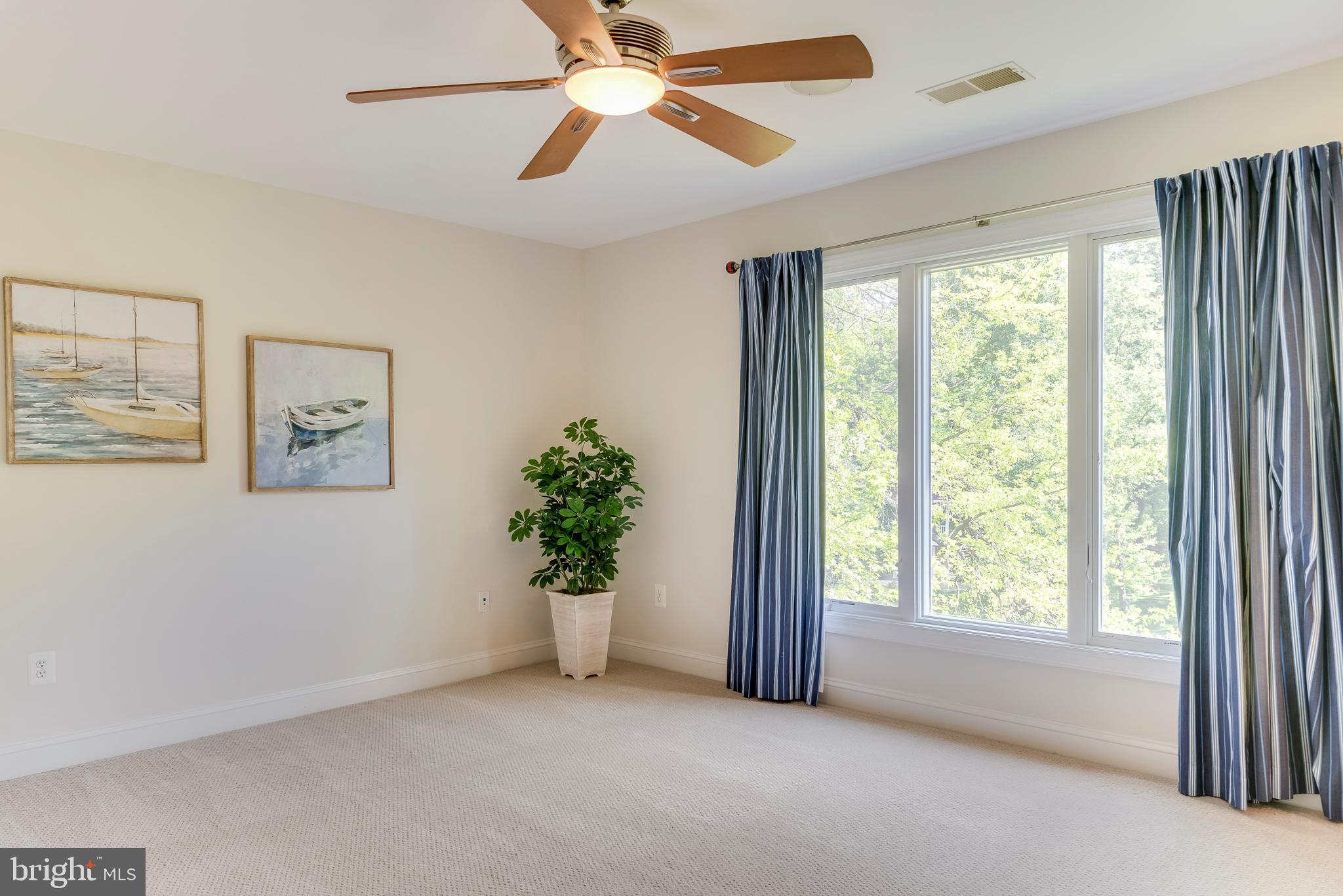 WHITEHALL MANOR - Residential