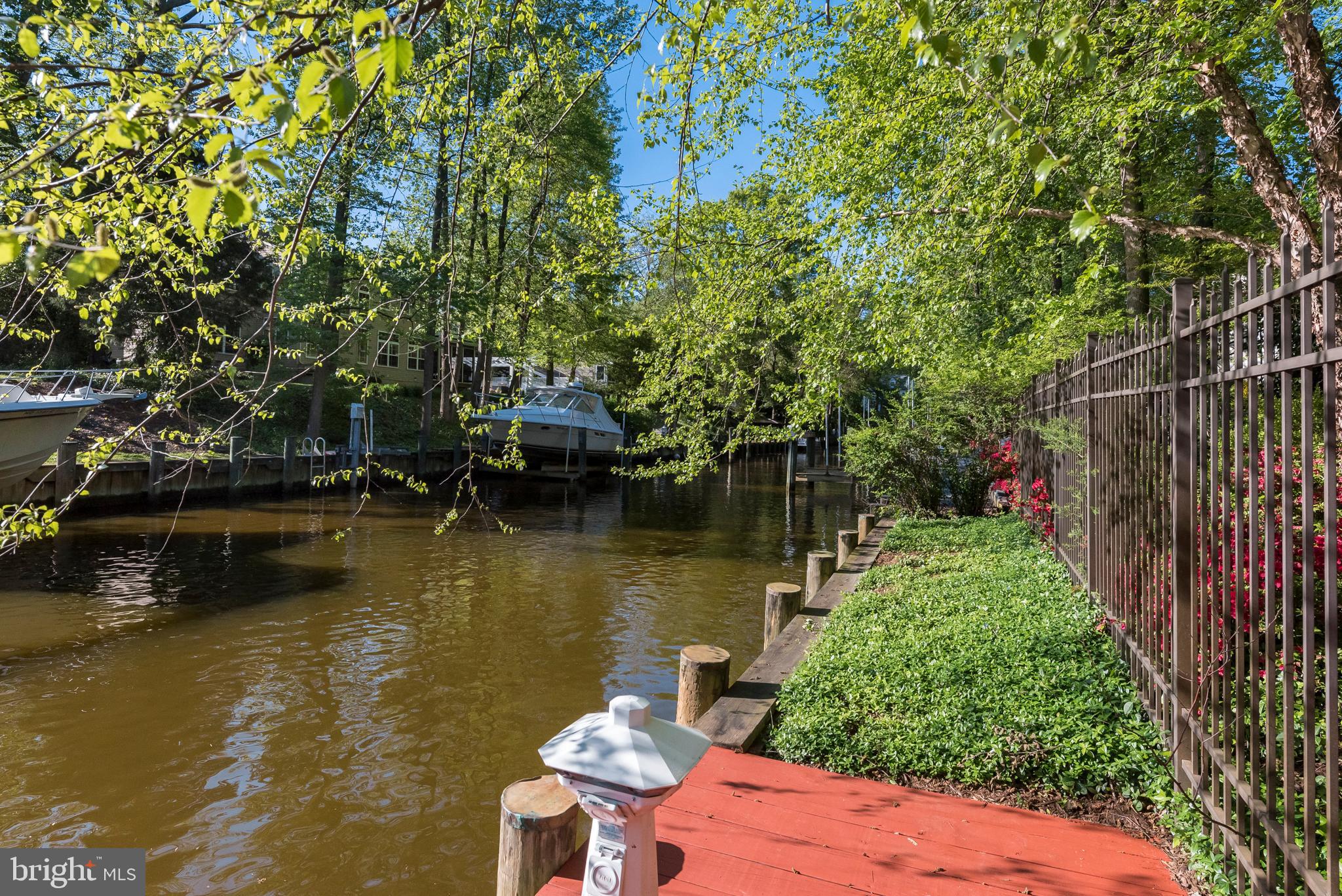 WHITEHALL MANOR - Residential