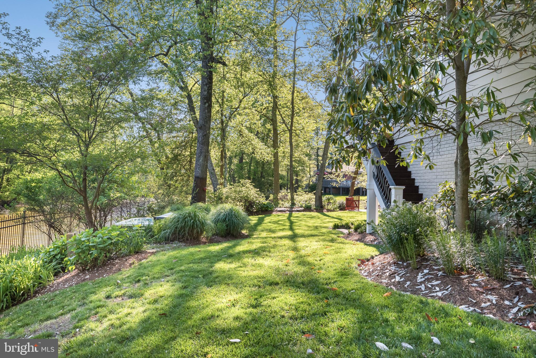 WHITEHALL MANOR - Residential