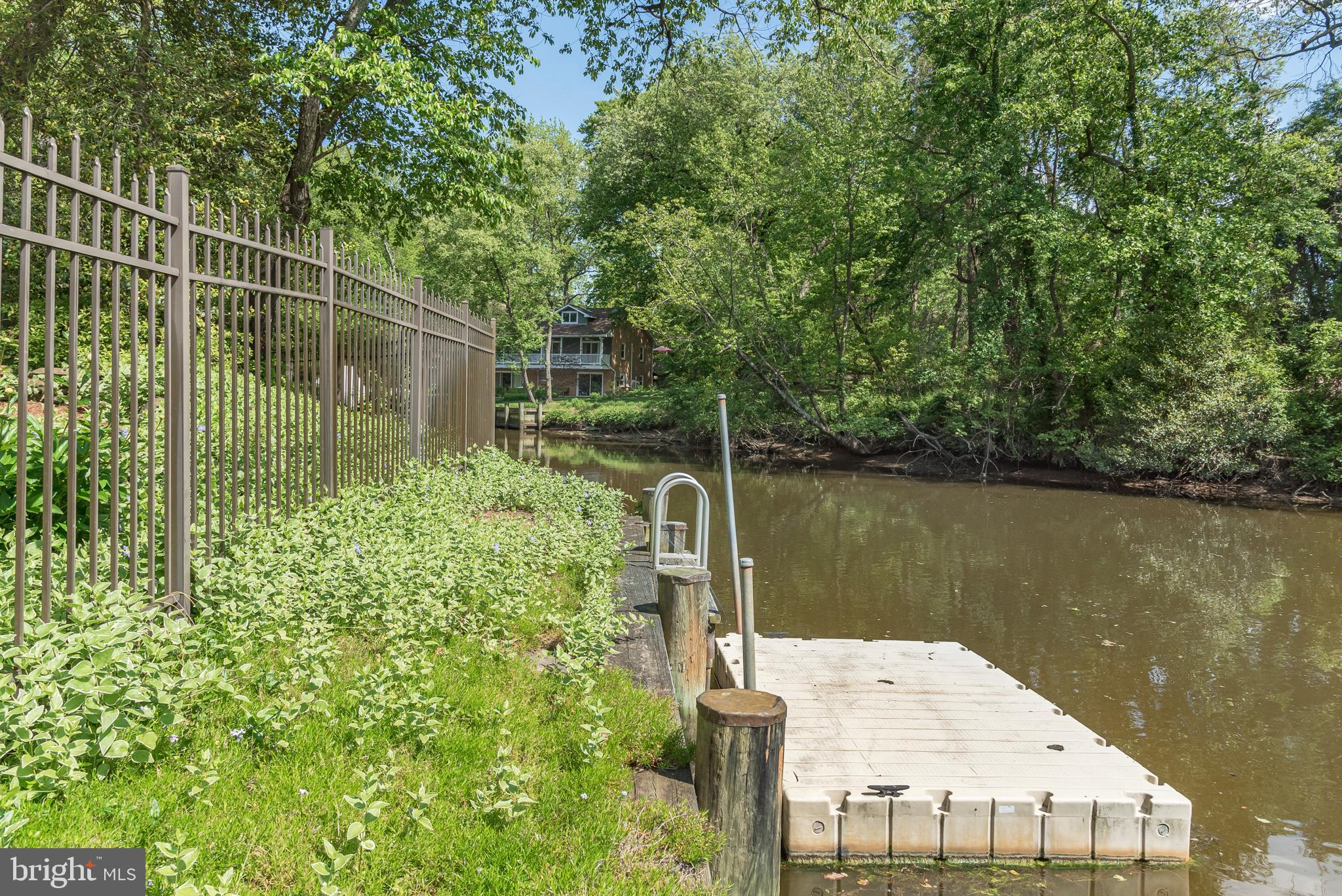 WHITEHALL MANOR - Residential