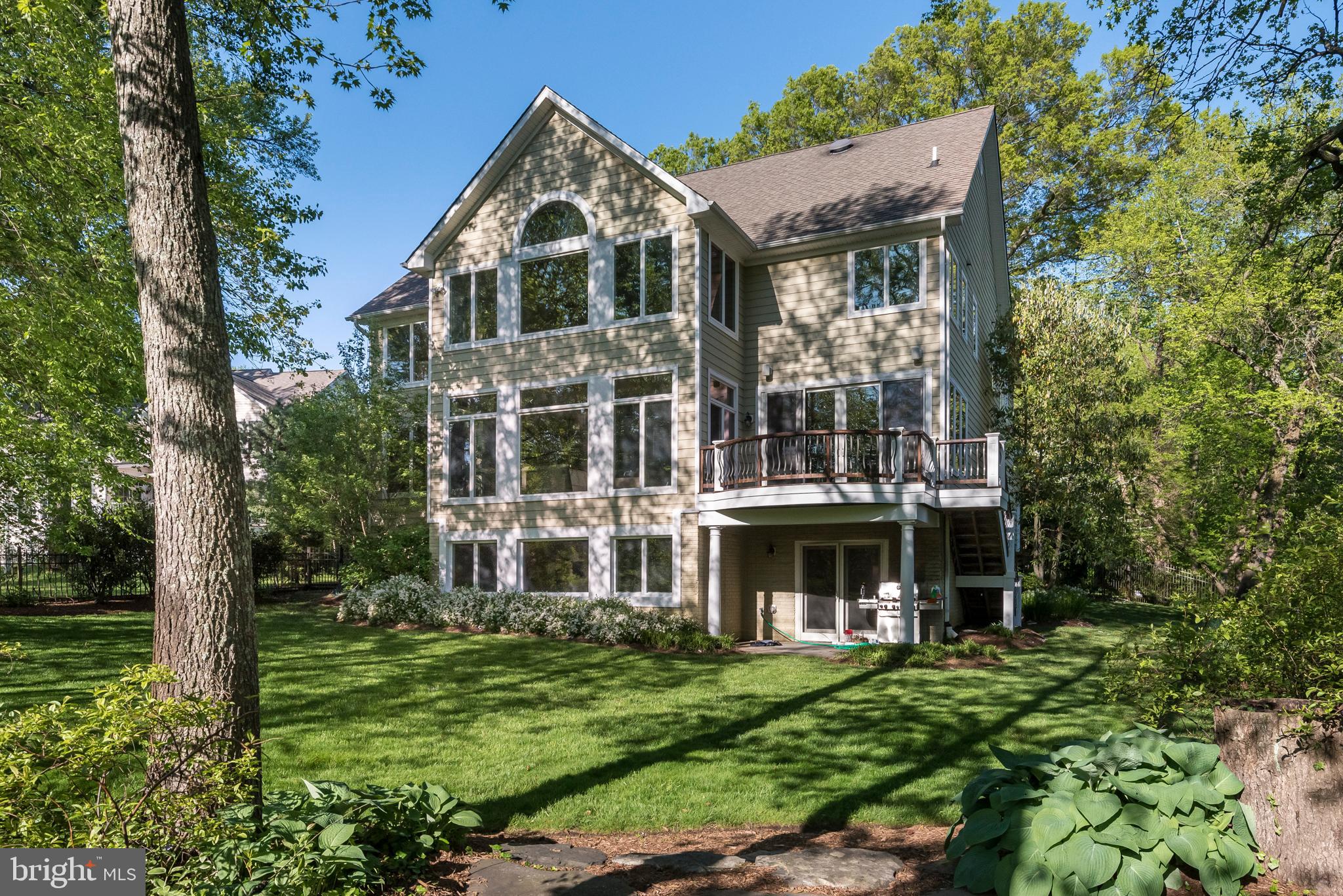 WHITEHALL MANOR - Residential