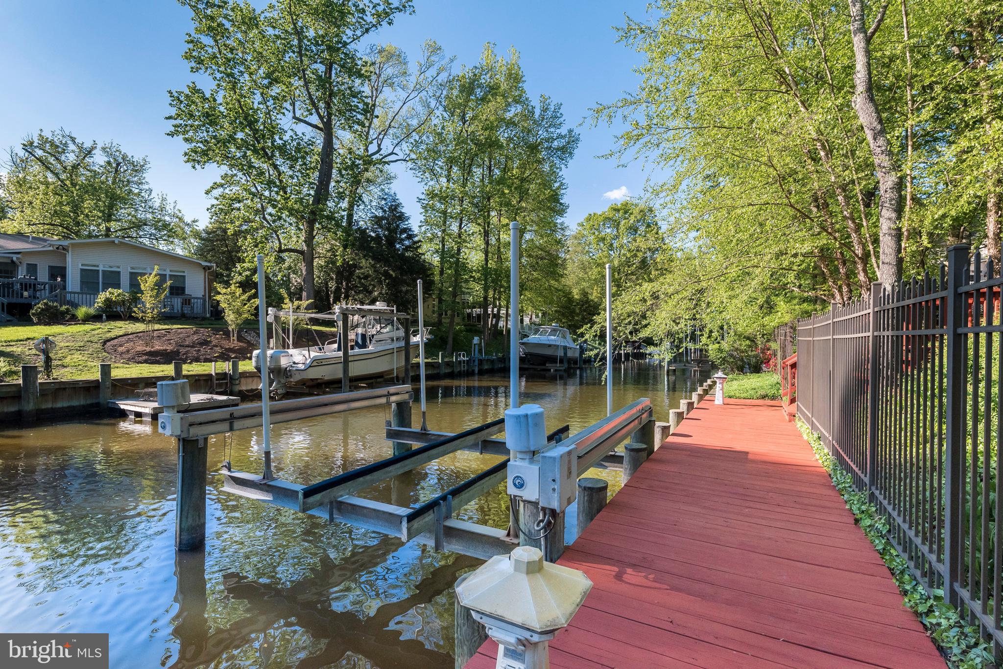 WHITEHALL MANOR - Residential