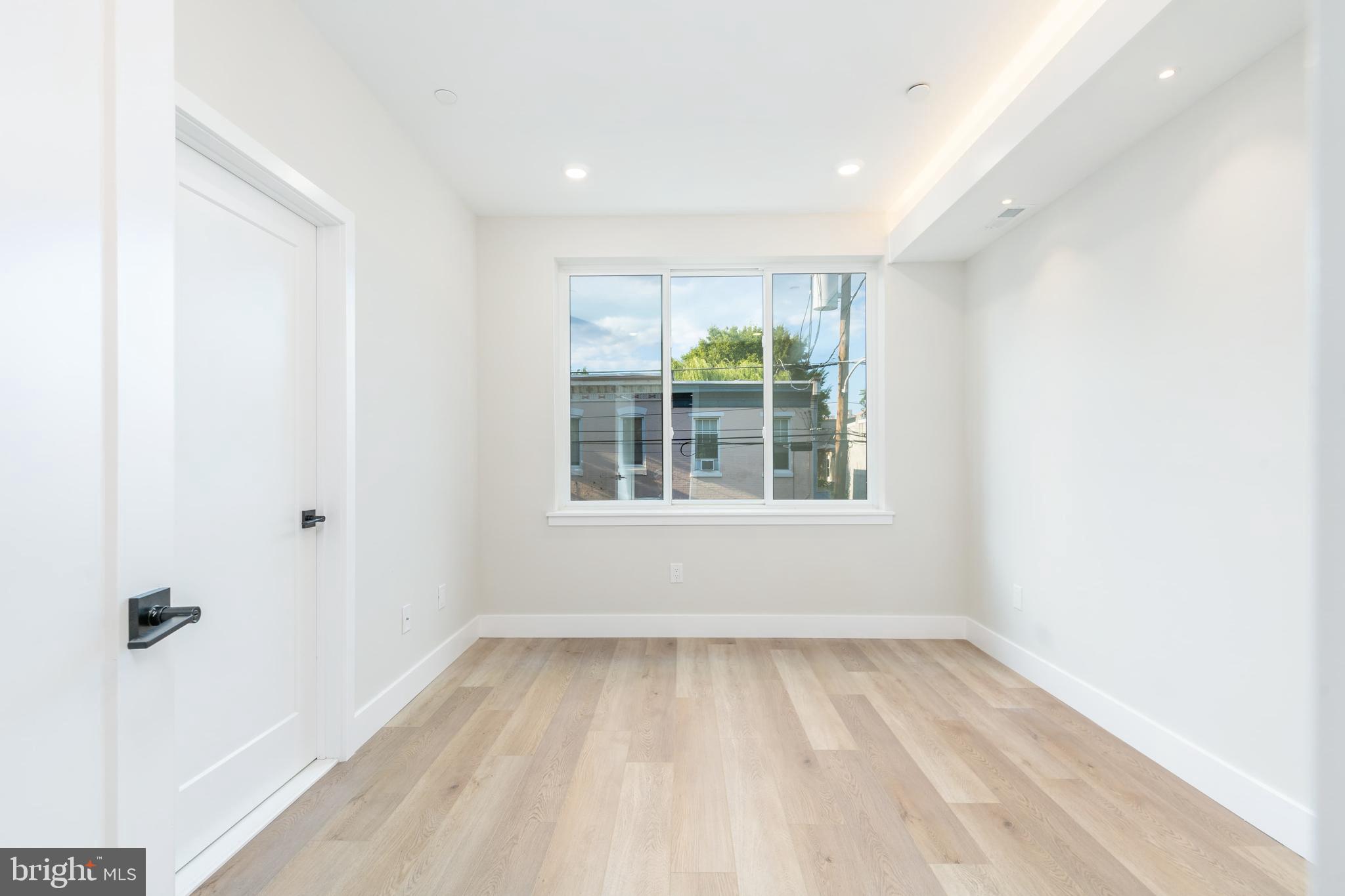 LUDLOW - Residential Income