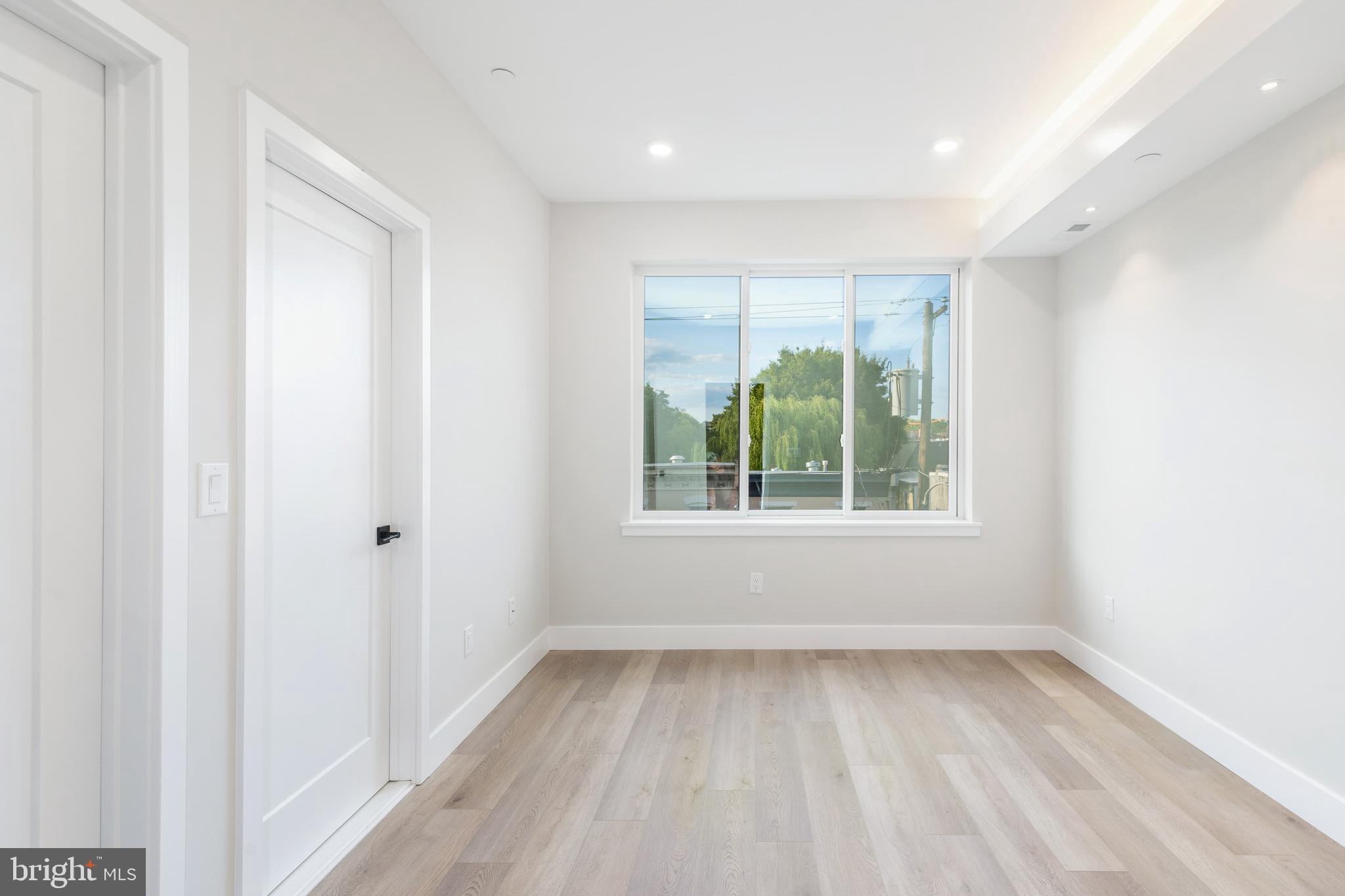 LUDLOW - Residential Income