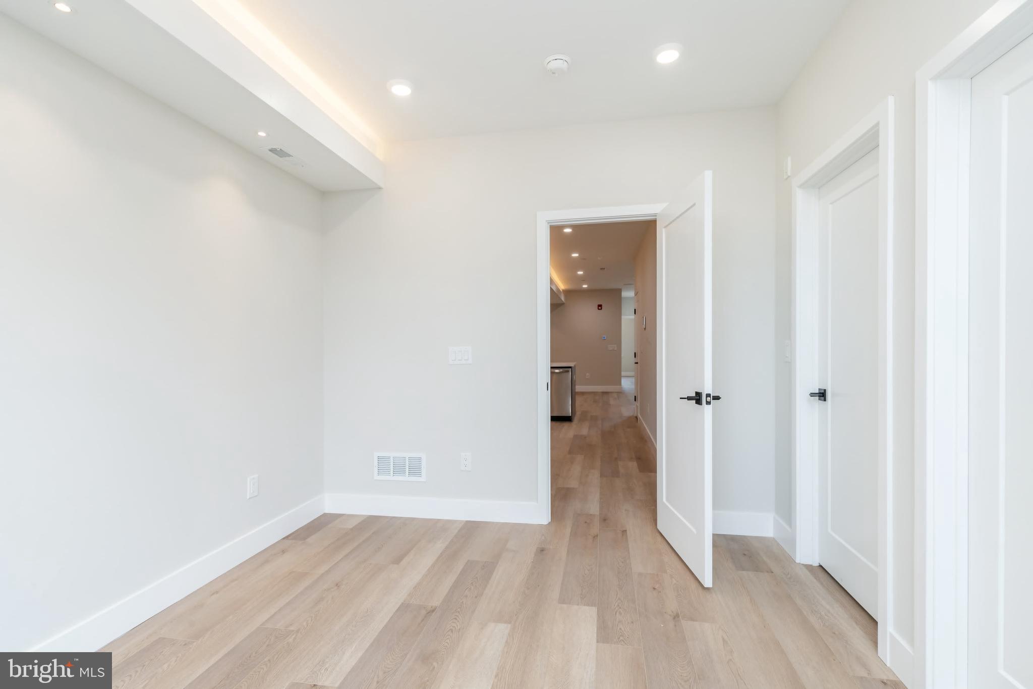 LUDLOW - Residential Income