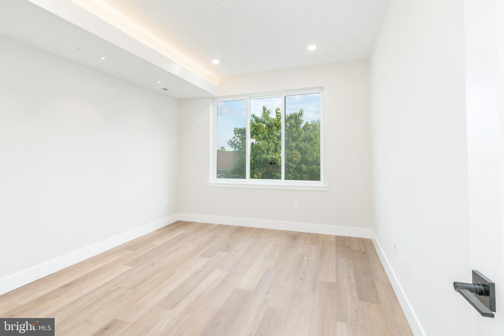 LUDLOW - Residential Income