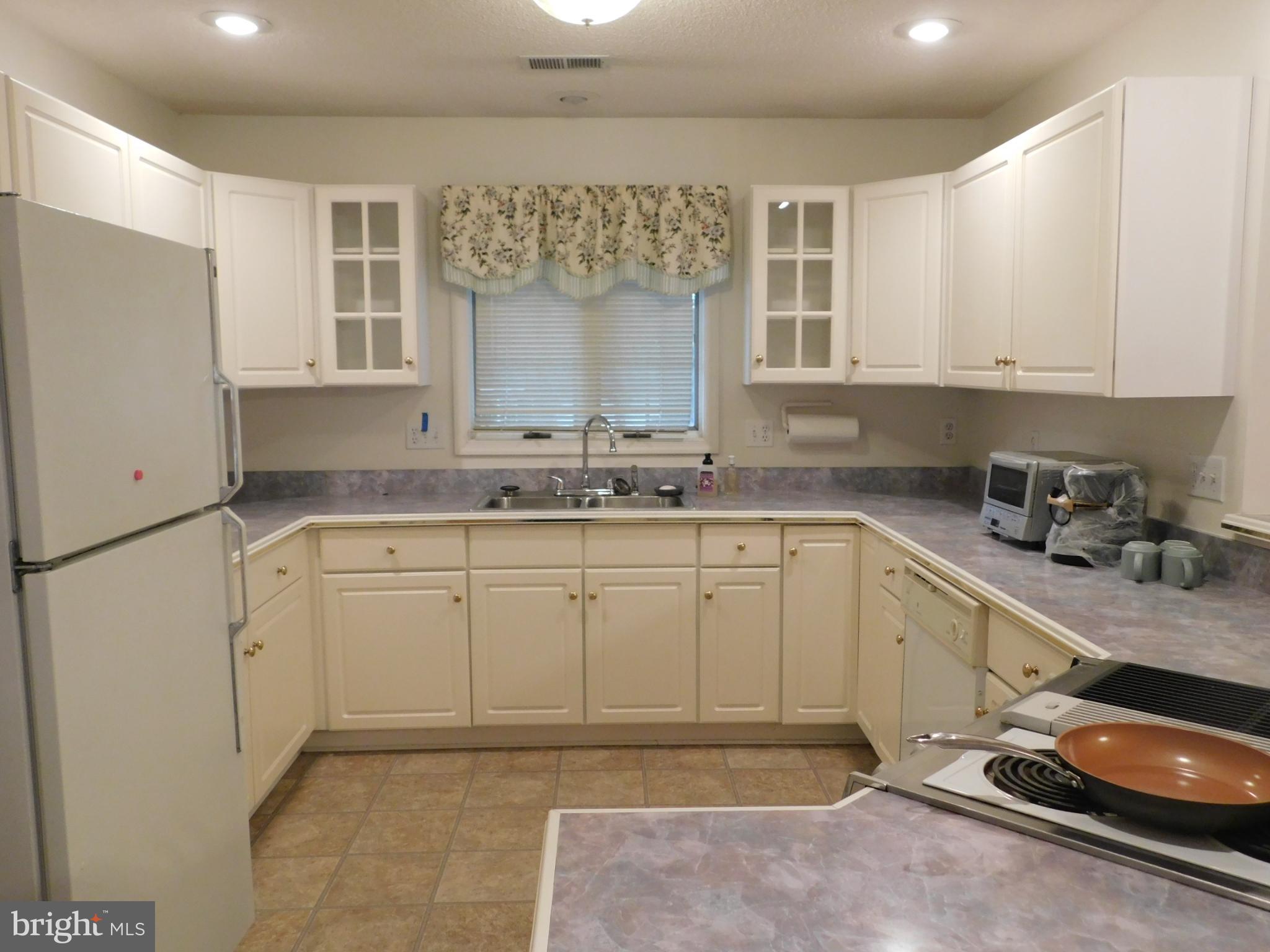 SENSENY GLEN - Residential Lease