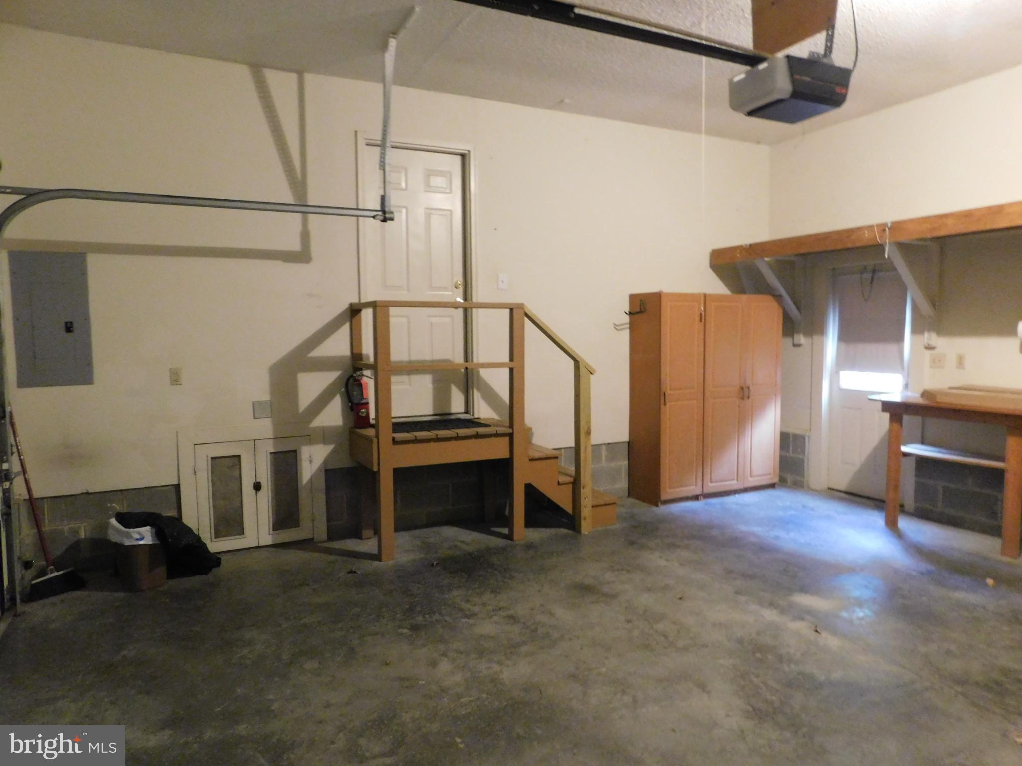 SENSENY GLEN - Residential Lease