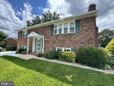 Homes For Sale - 4 Mckenna Court<br/> PARKVILLE, MD 21234