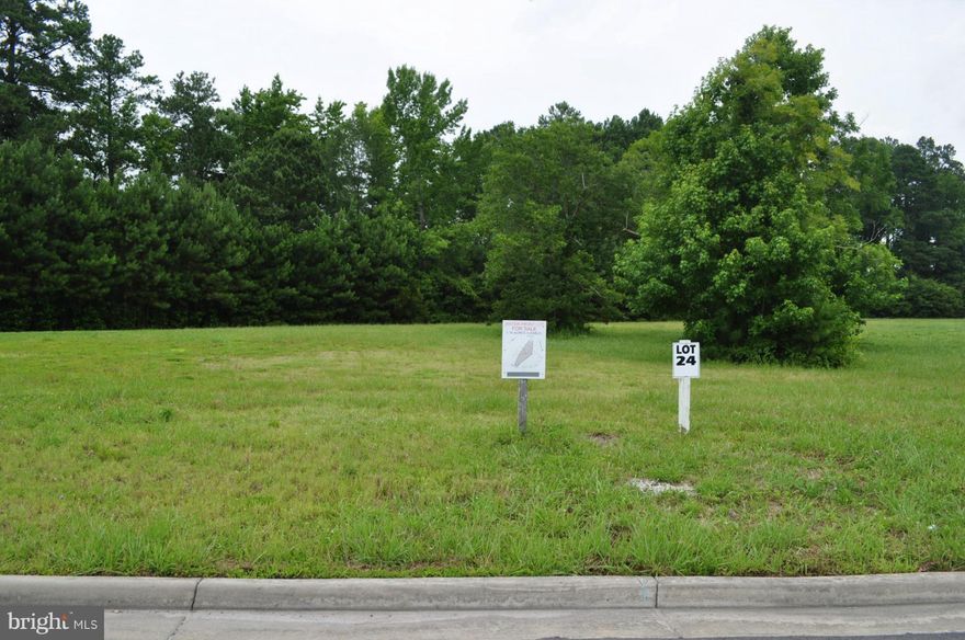 Waterfront Building site. Grassfield High School ranked among 2015 "Best High Schools in Nation" by US News & World Report. Located in a quiet neighborhood on New Mill Creek with quick access to the Southern Branch of Elizabeth River. Features include curb & gutter streets and public utilities. All this with nearby access to your daily commute & shopping. Chesapeake Tax ID# 0461010000240