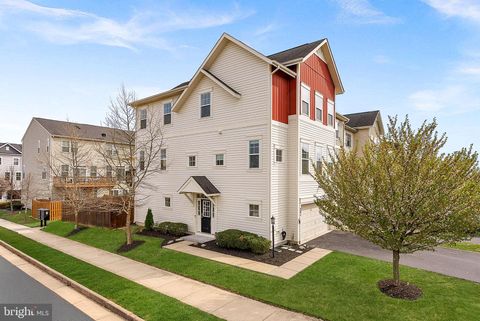 Townhouse For Sale - 201 Arrow Crown Court<br/> Frederick County, STEPHENSON, VA 22656