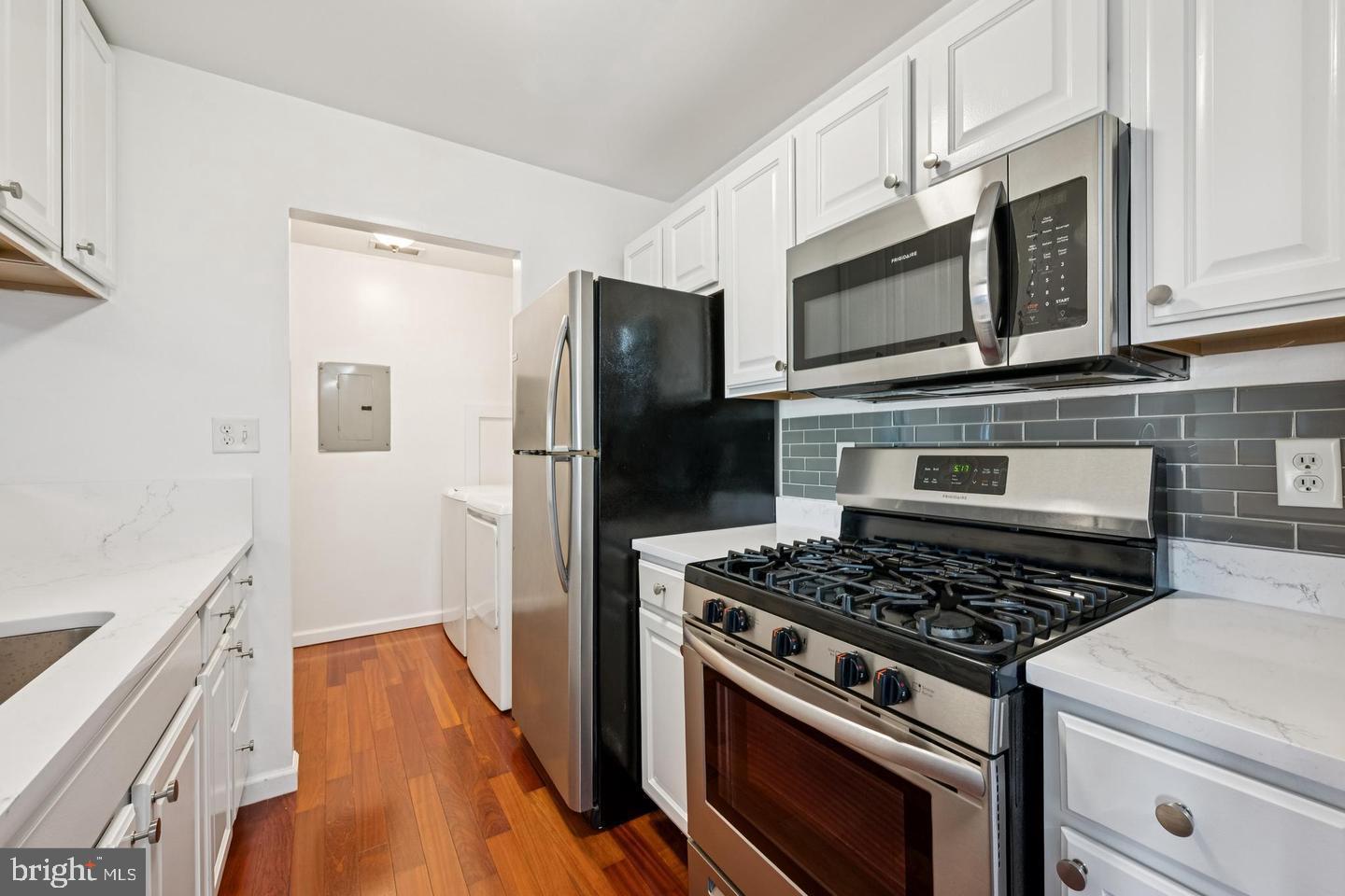 706 WOODHOLLOW DRIVE