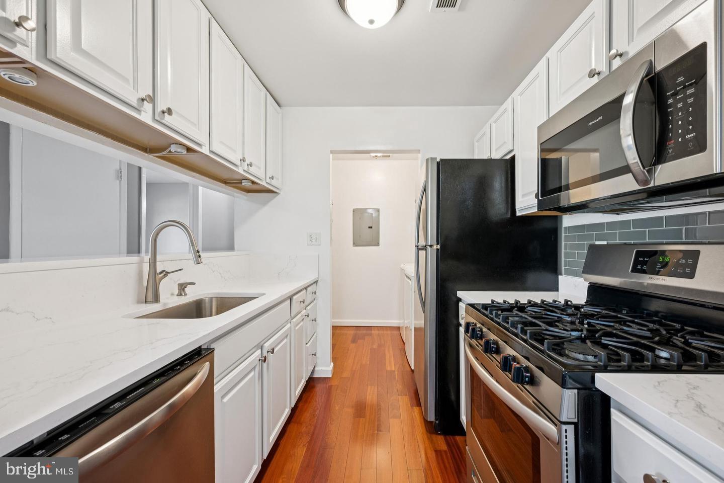 706 WOODHOLLOW DRIVE