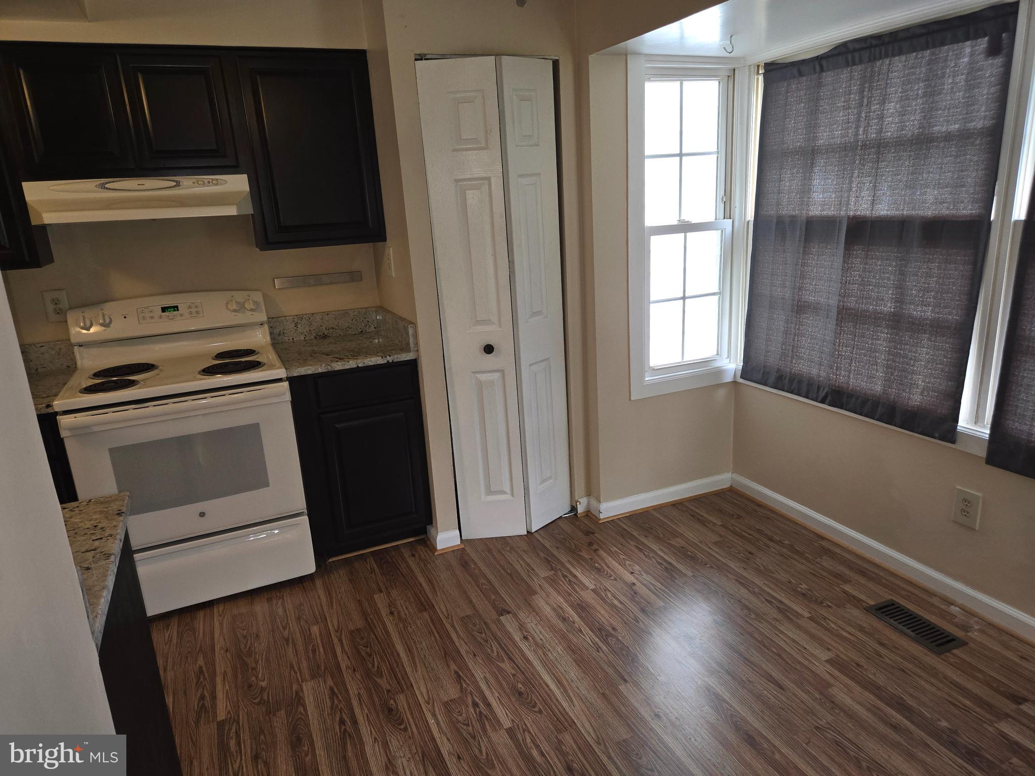 1850 ABERDEEN CIRCLE