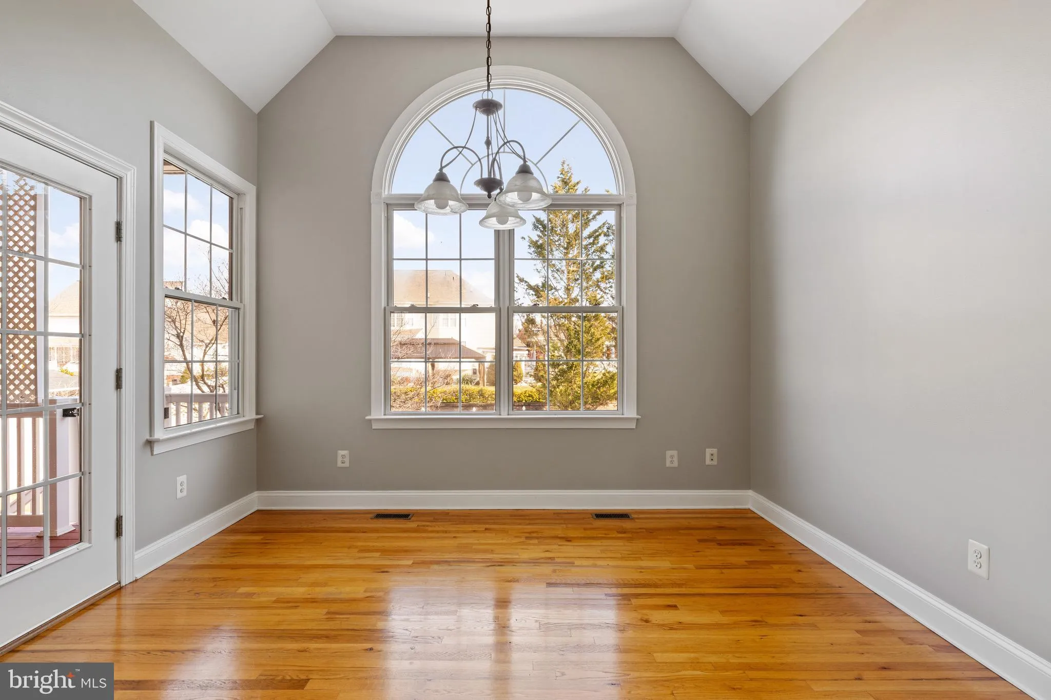 Winchester, Virginia 22602, United States, 5 Bedrooms Bedrooms, ,5 BathroomsBathrooms,Residential,Coming Soon,171630