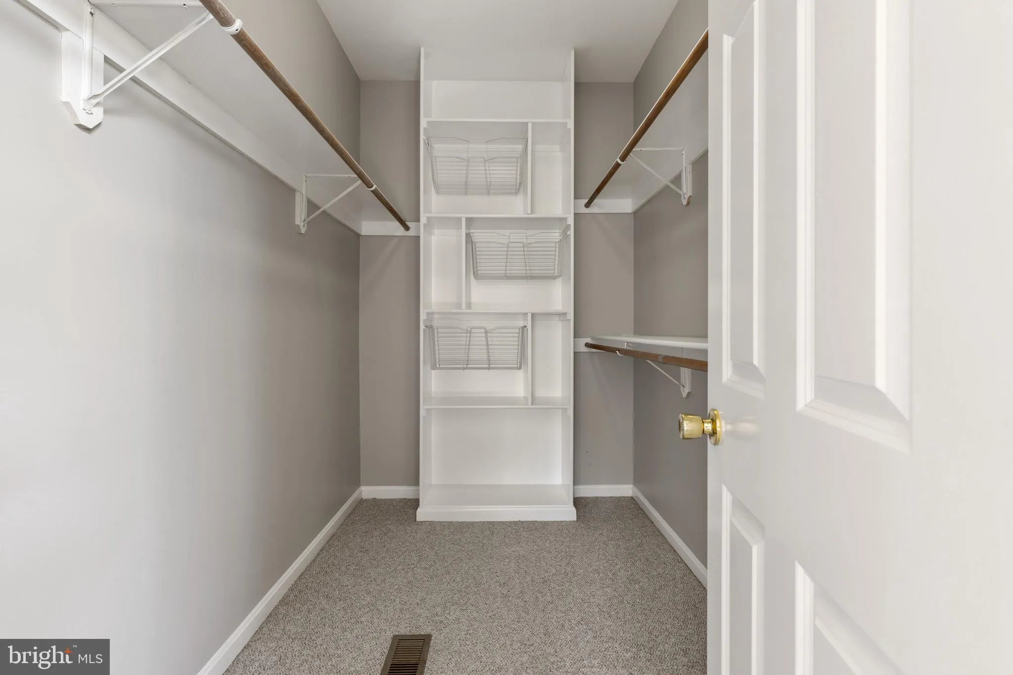 Winchester, Virginia 22602, United States, 5 Bedrooms Bedrooms, ,5 BathroomsBathrooms,Residential,Coming Soon,171630