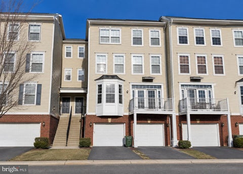 Townhouse For Rent - 13536 Davinci Lane #52<br/> HERNDON, VA 20171