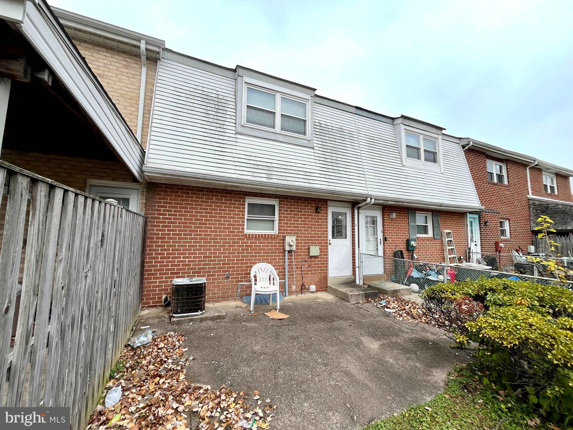 1014 STORMONT CIRCLE