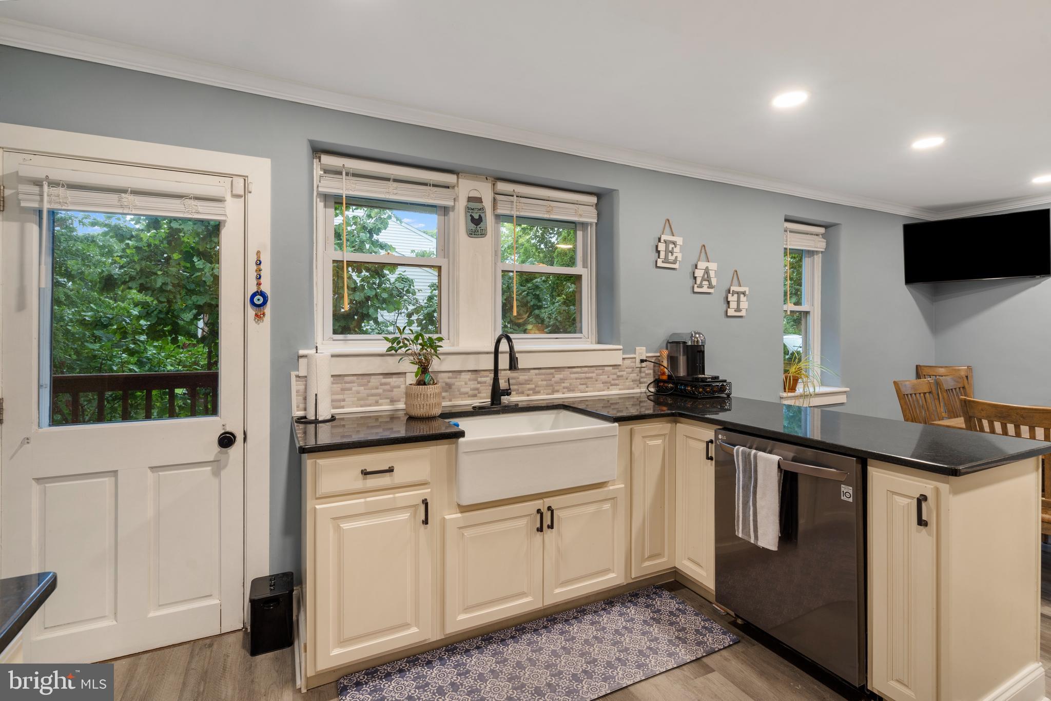 VILLAGE GREEN - Residential