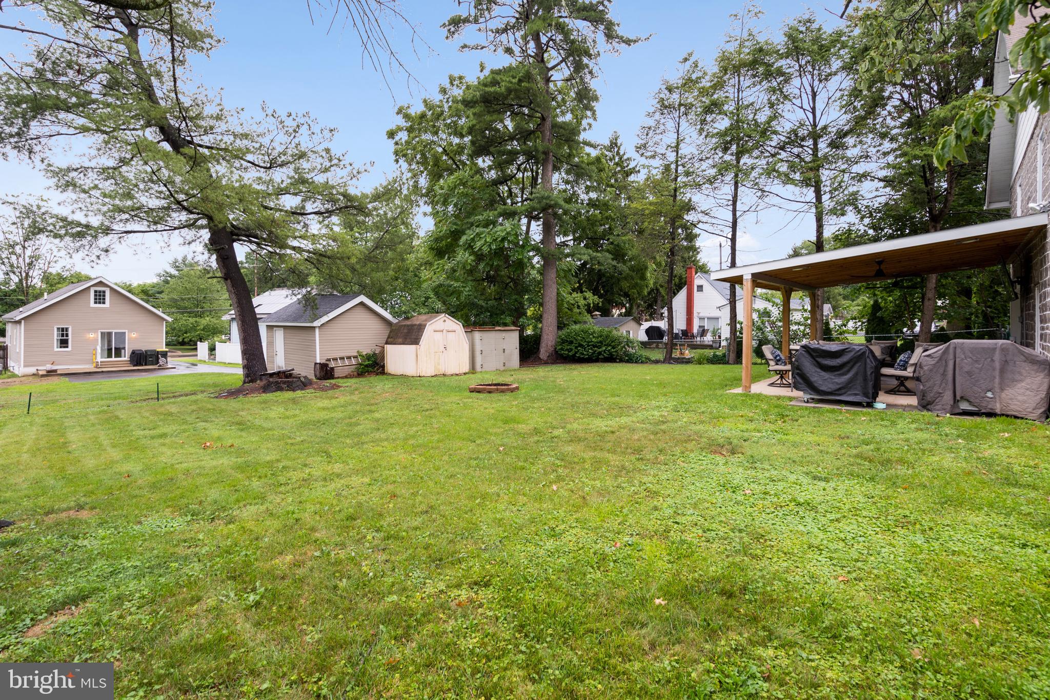 VILLAGE GREEN - Residential