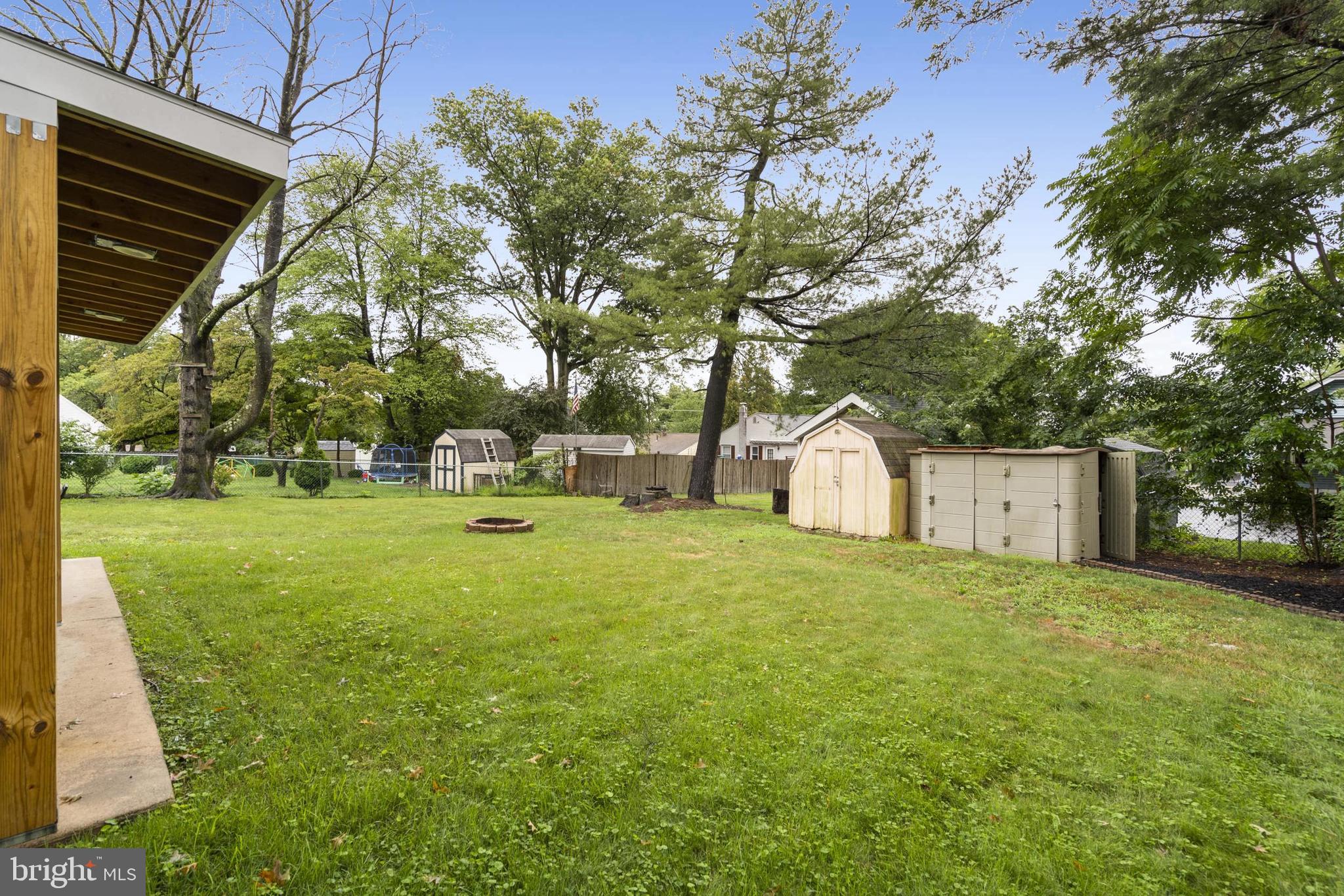 VILLAGE GREEN - Residential