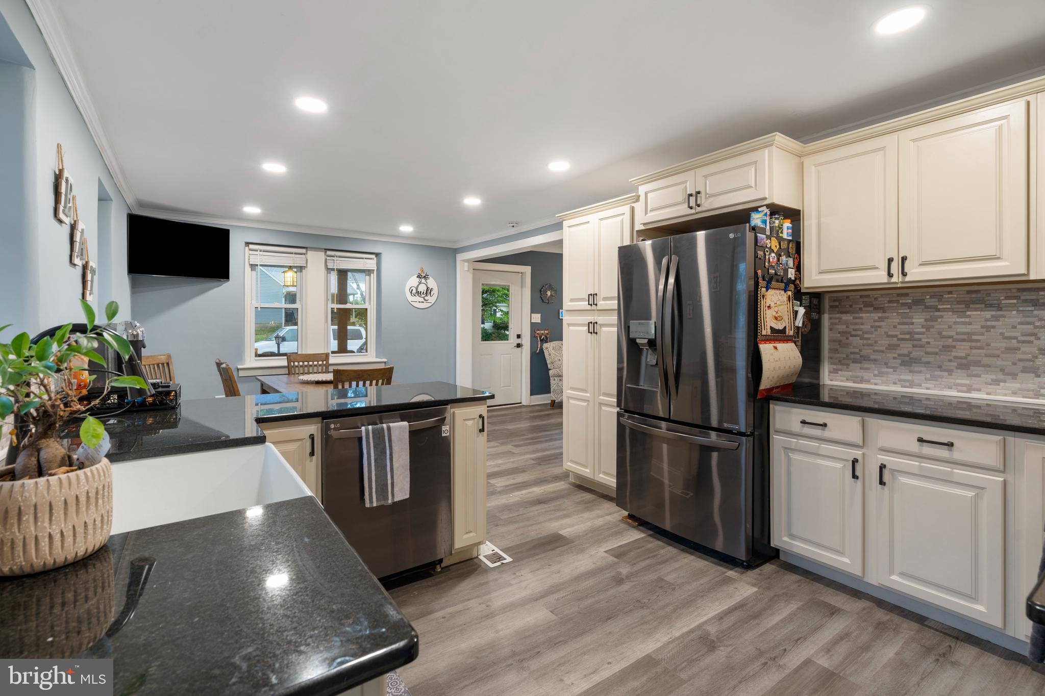 VILLAGE GREEN - Residential