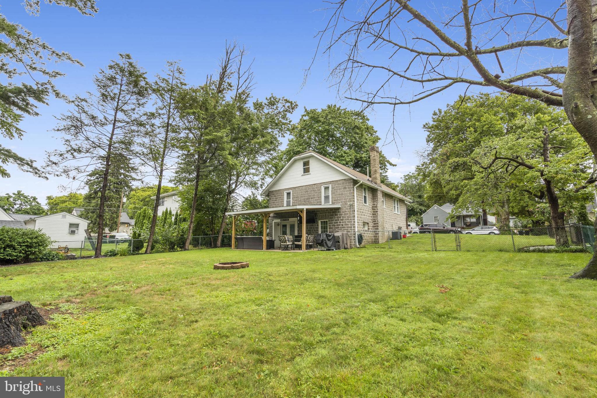 VILLAGE GREEN - Residential