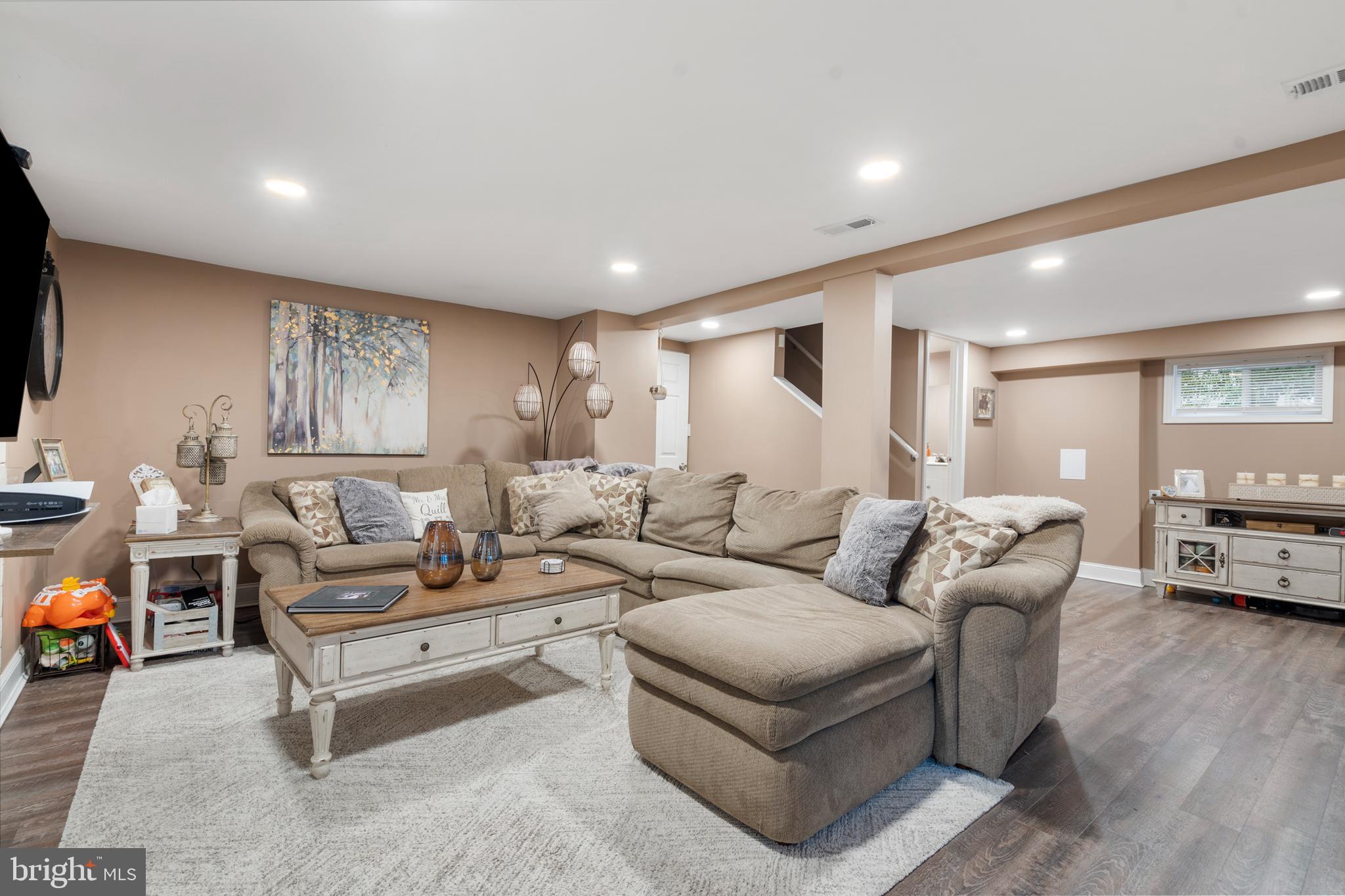 VILLAGE GREEN - Residential