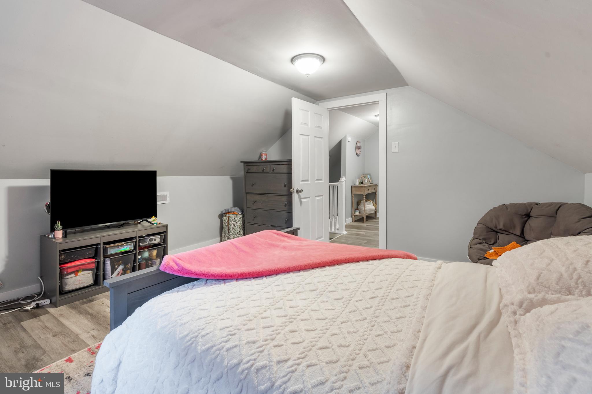 VILLAGE GREEN - Residential