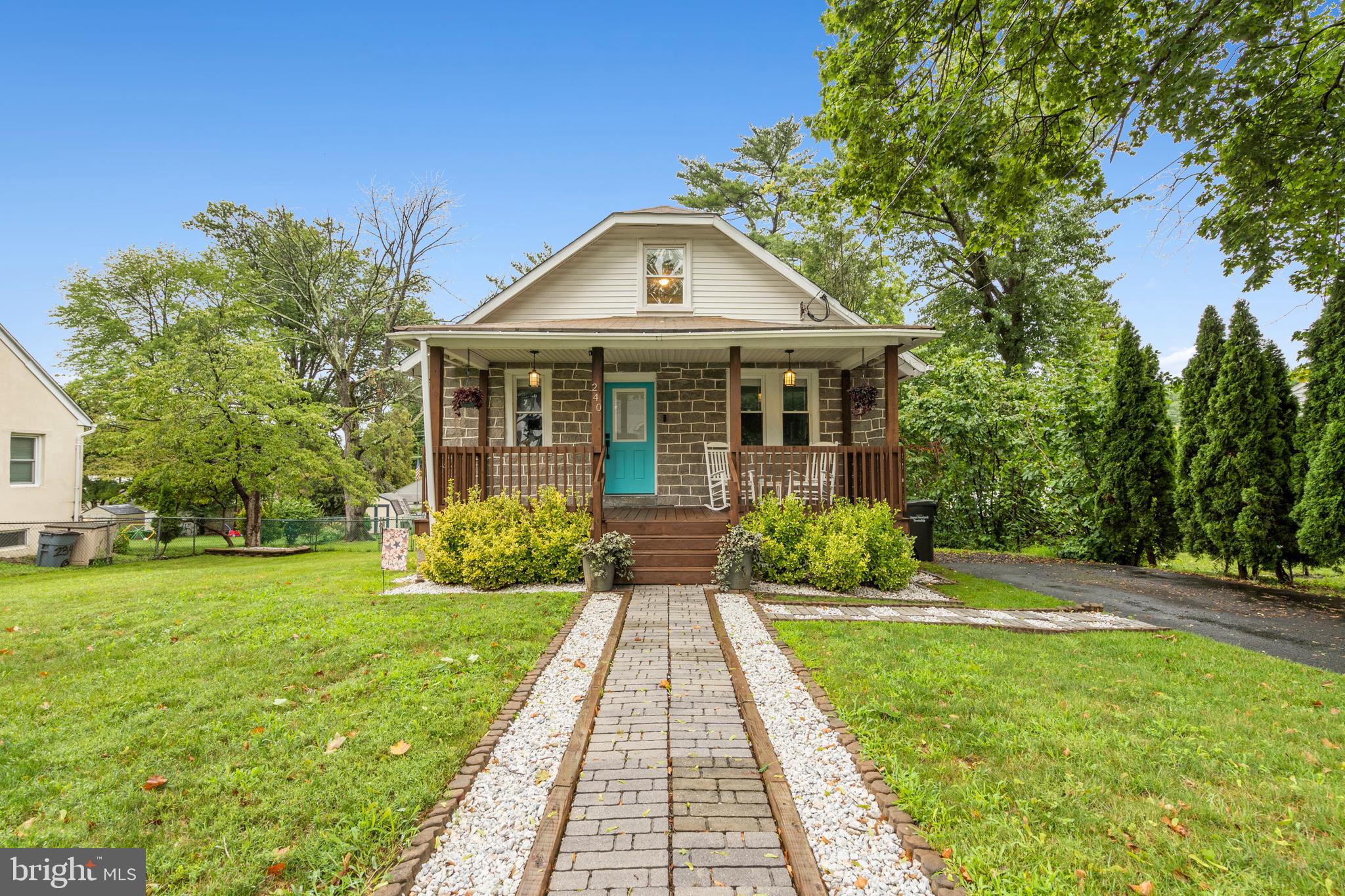 VILLAGE GREEN - Residential