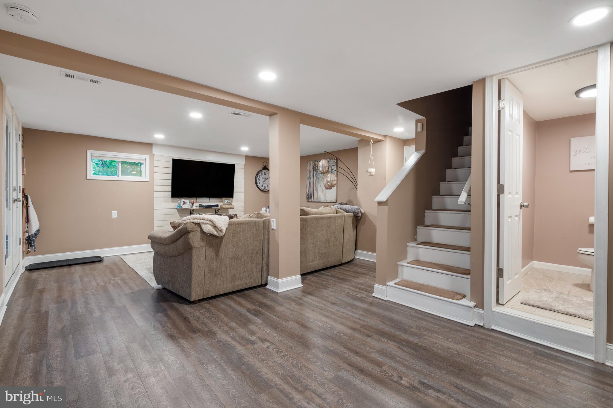 VILLAGE GREEN - Residential