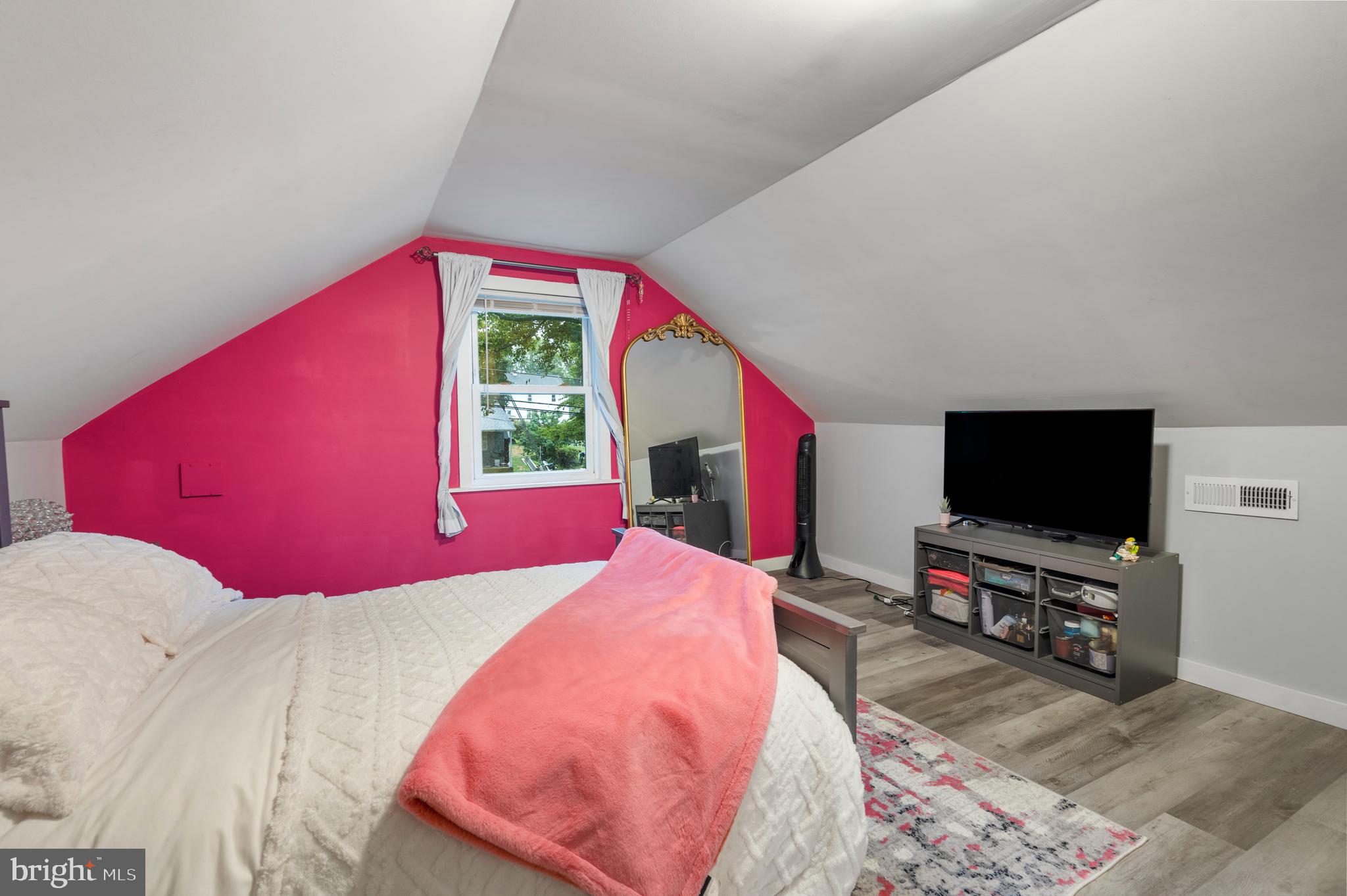 VILLAGE GREEN - Residential