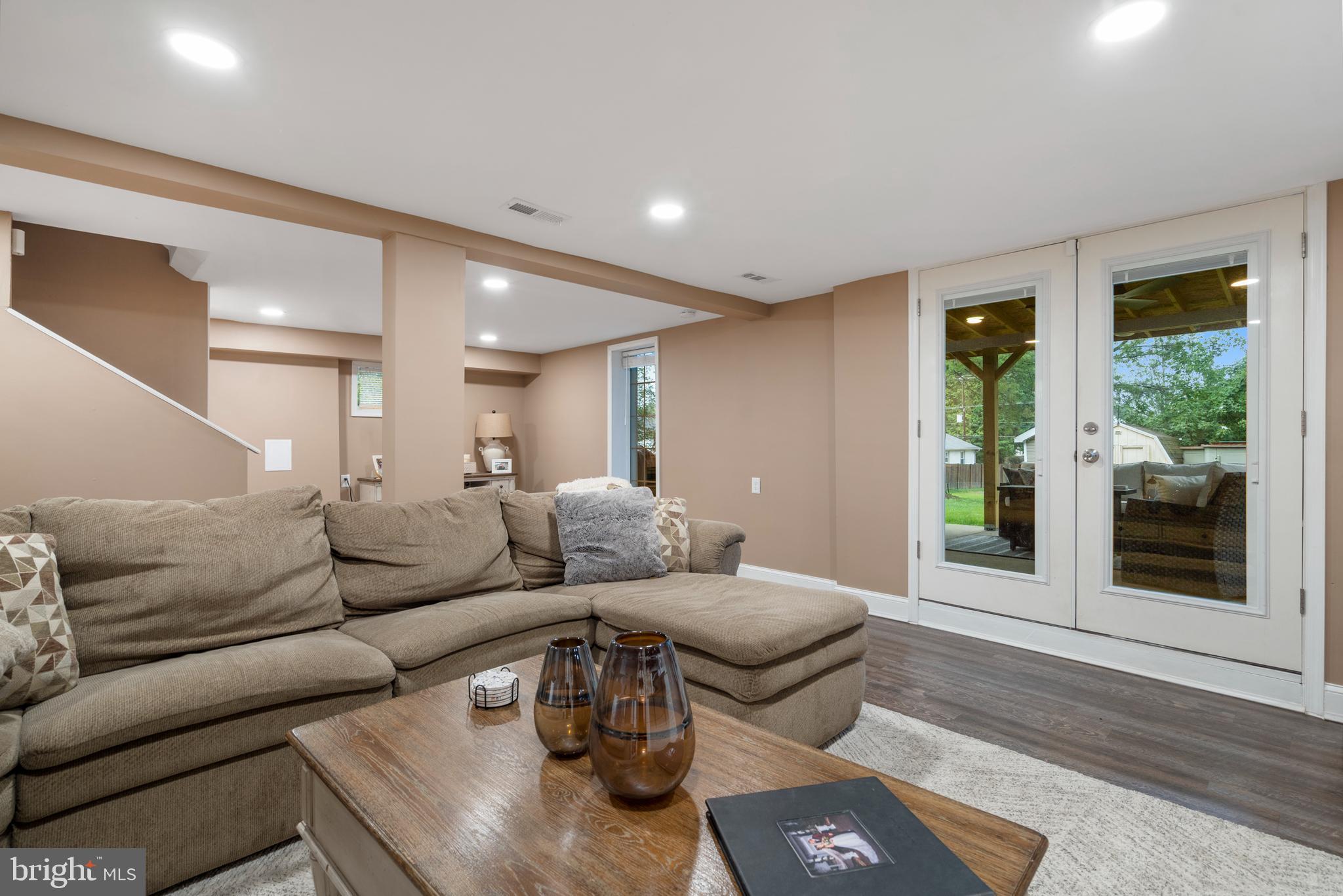 VILLAGE GREEN - Residential