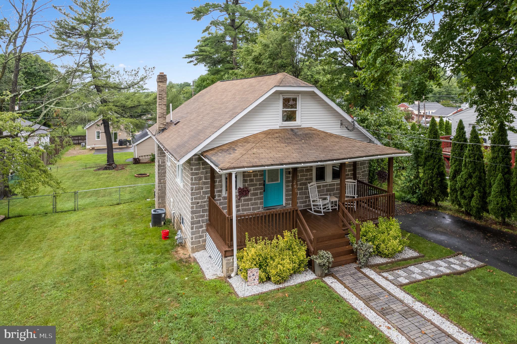 VILLAGE GREEN - Residential