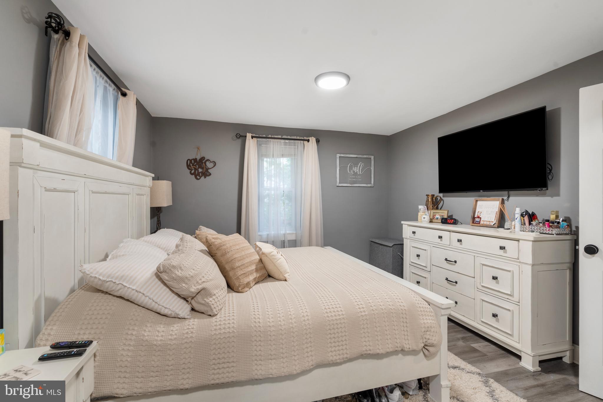 VILLAGE GREEN - Residential