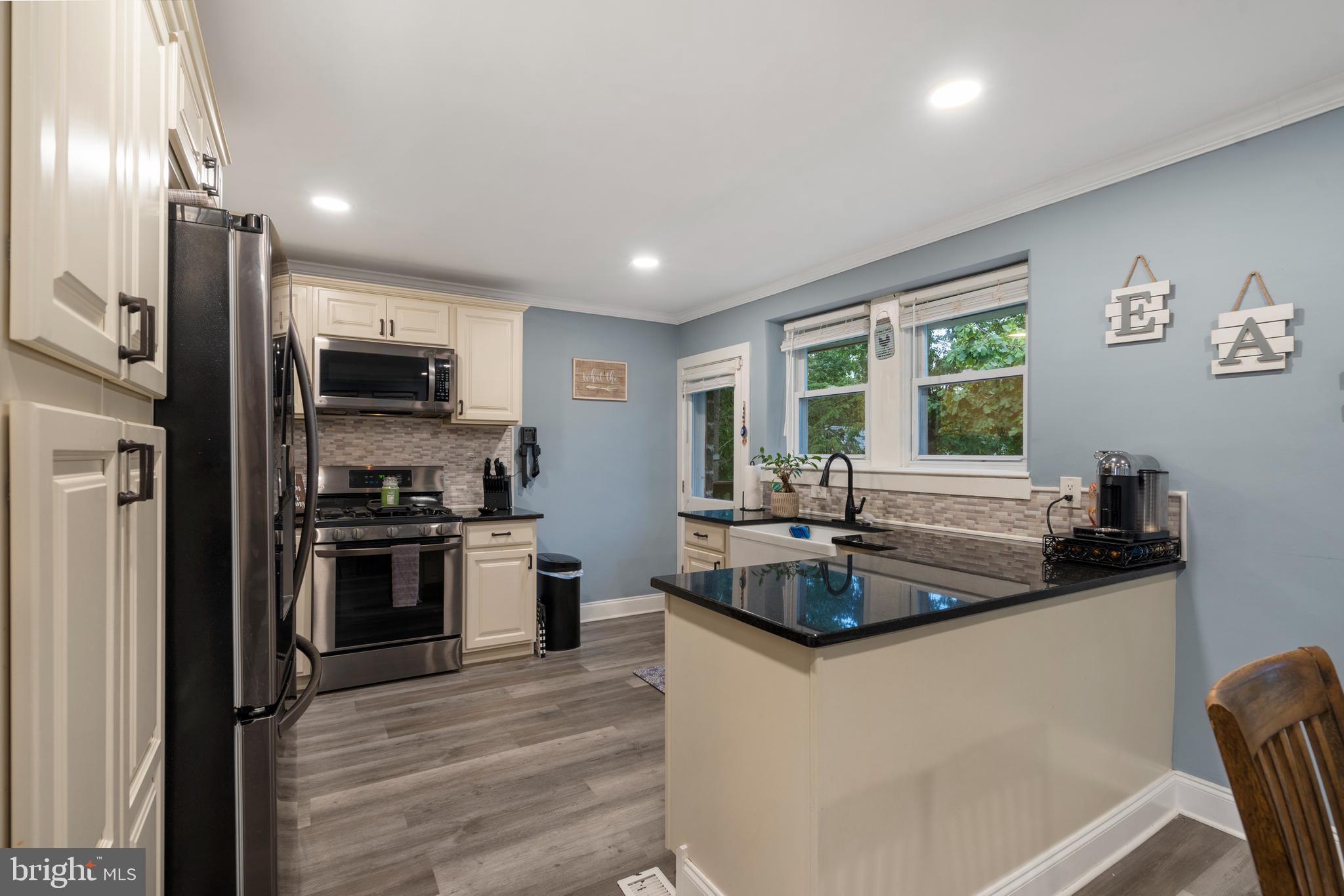 VILLAGE GREEN - Residential