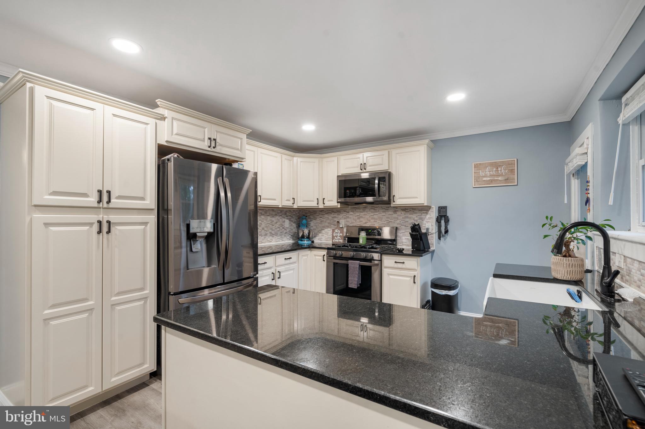 VILLAGE GREEN - Residential