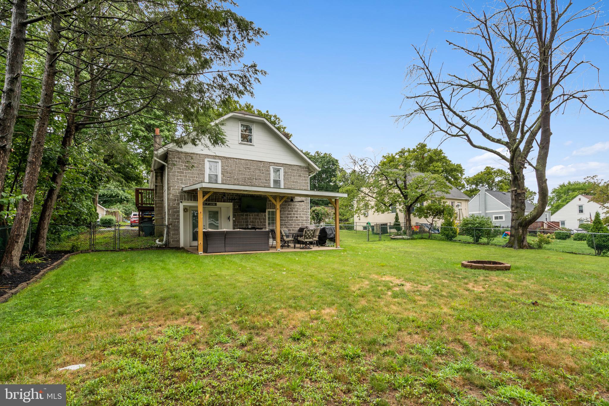 VILLAGE GREEN - Residential