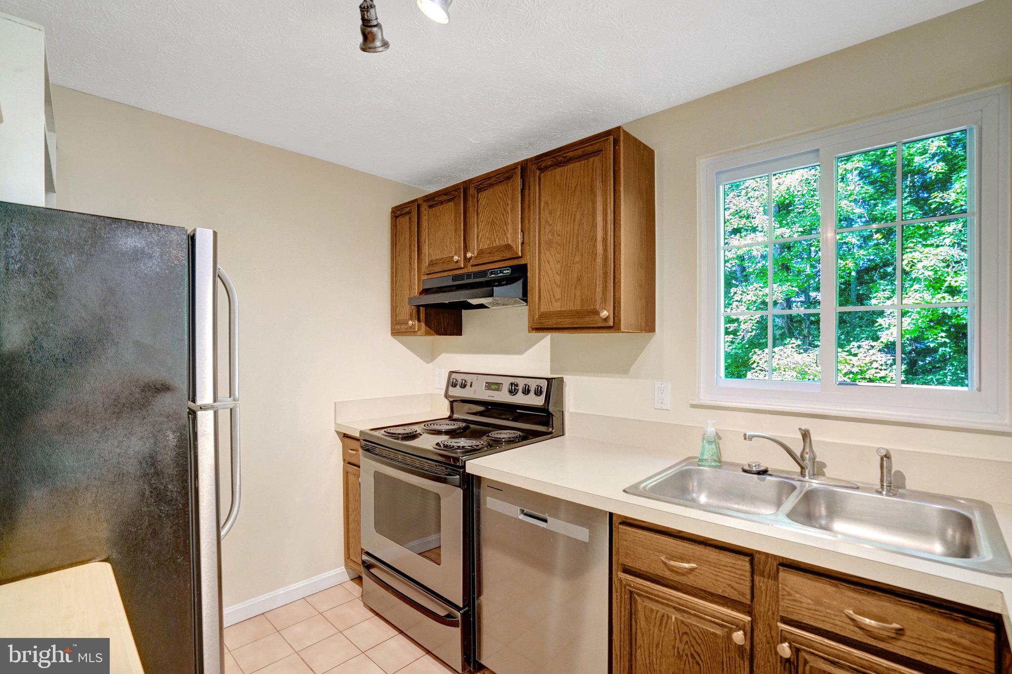 8106 PARKDALE COURT