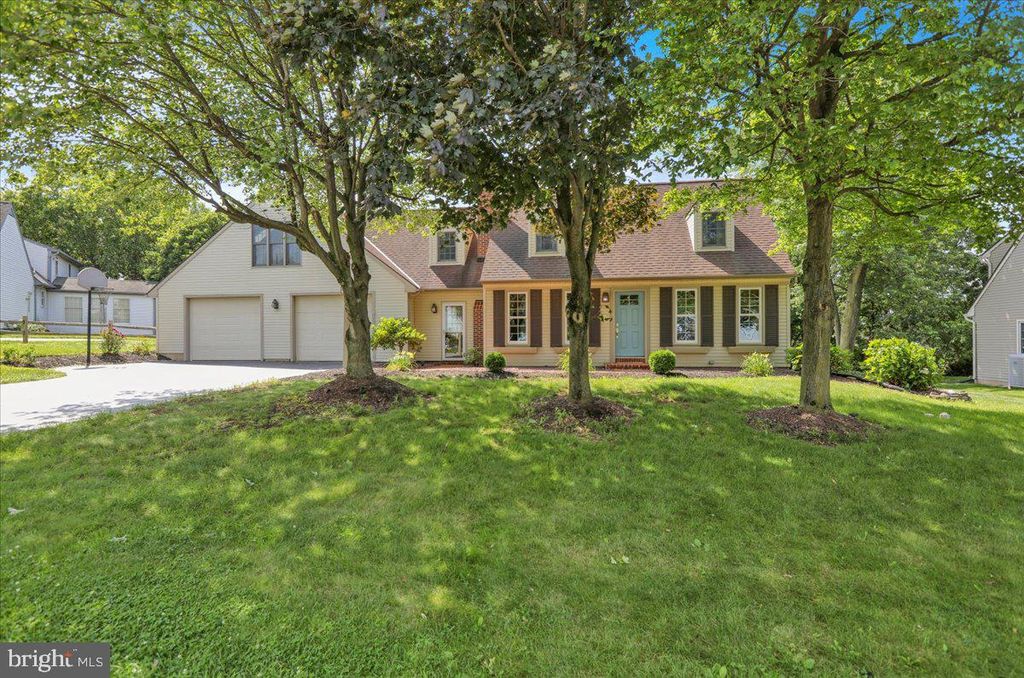 Photo of 208 Queens Gate Road, LITITZ, PA 17543 (MLS # PALA2072086)