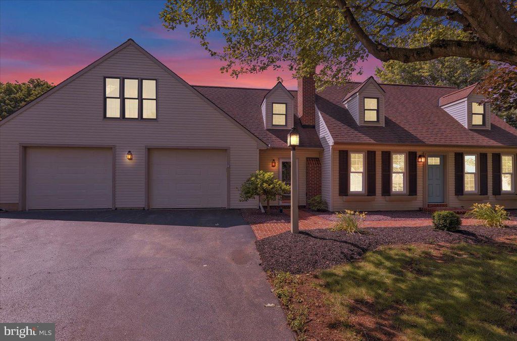 Photo of 208 Queens Gate Road, LITITZ, PA 17543 (MLS # PALA2072086)