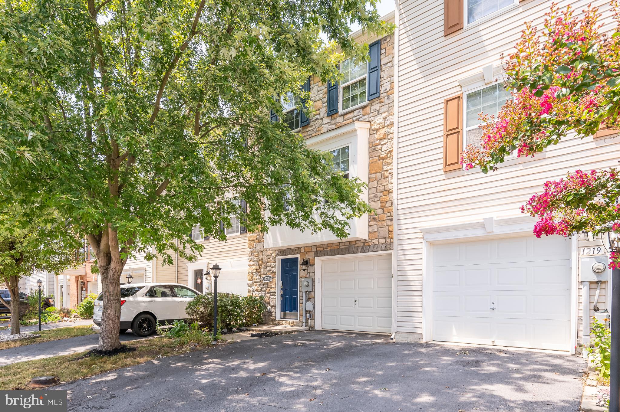 LAKELAND PLACE - Residential Lease