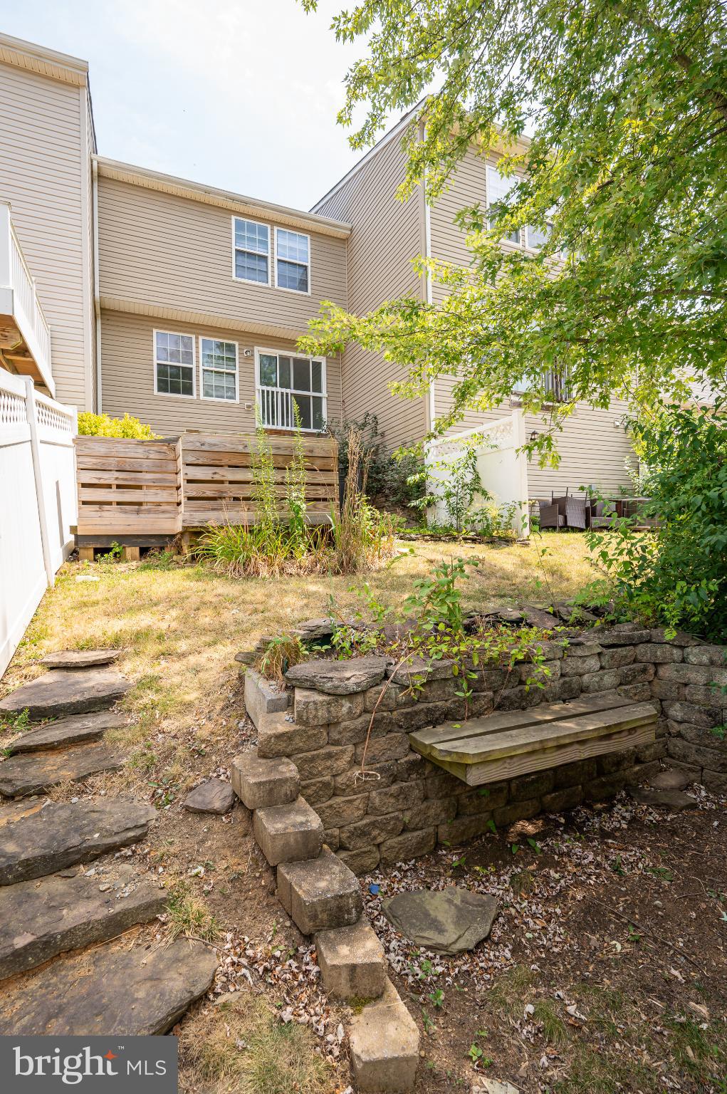 LAKELAND PLACE - Residential Lease