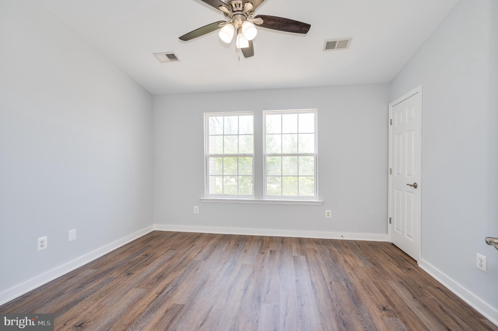 LAKELAND PLACE - Residential Lease