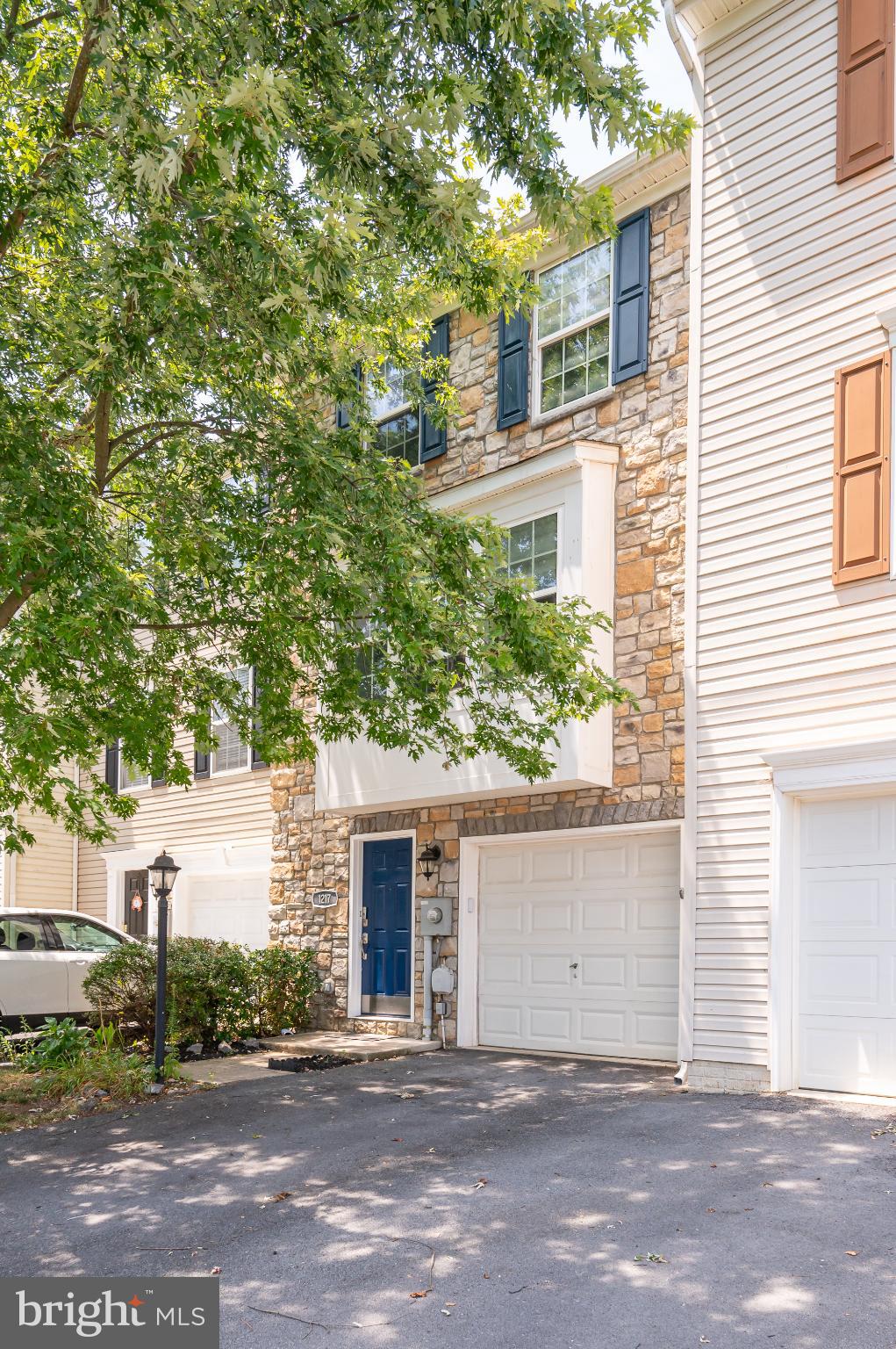 LAKELAND PLACE - Residential Lease